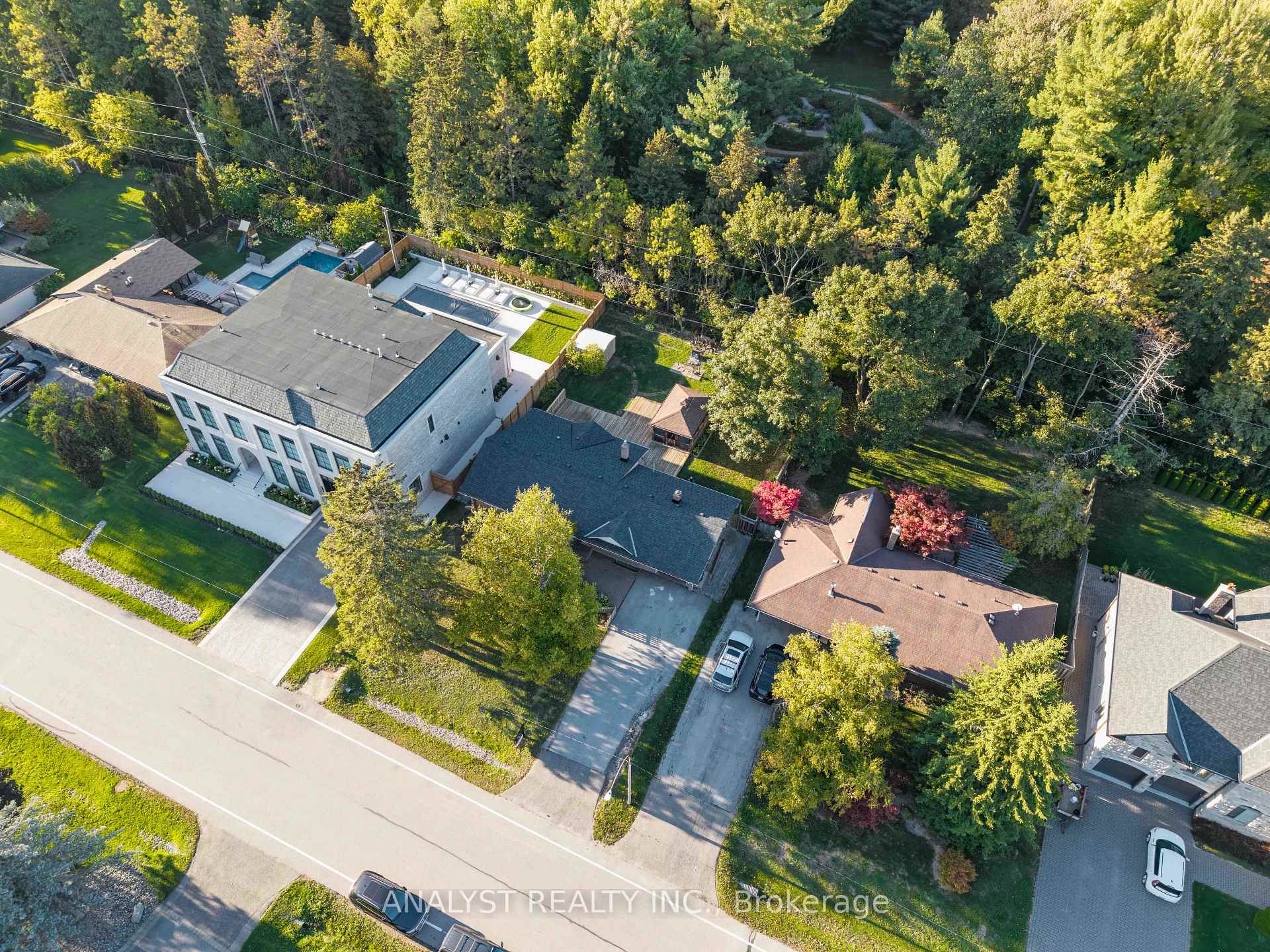 Photo 2 of 76 Cardish Street, Vaughan, Kleinburg — HOMEH
