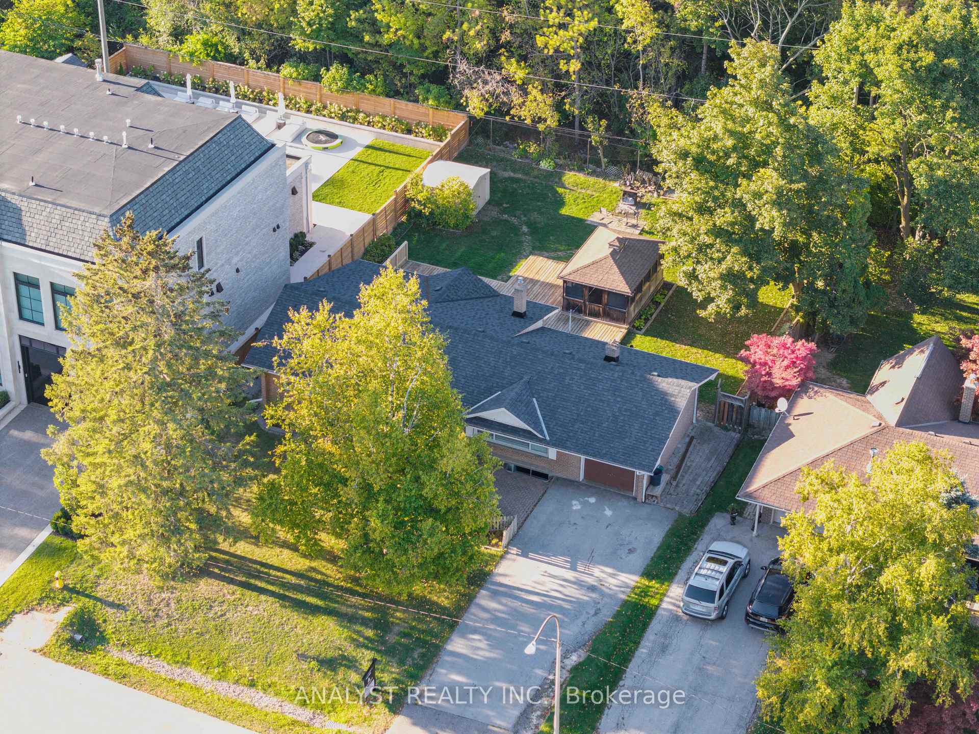 Photo 3 of 76 Cardish Street, Vaughan, Kleinburg — HOMEH
