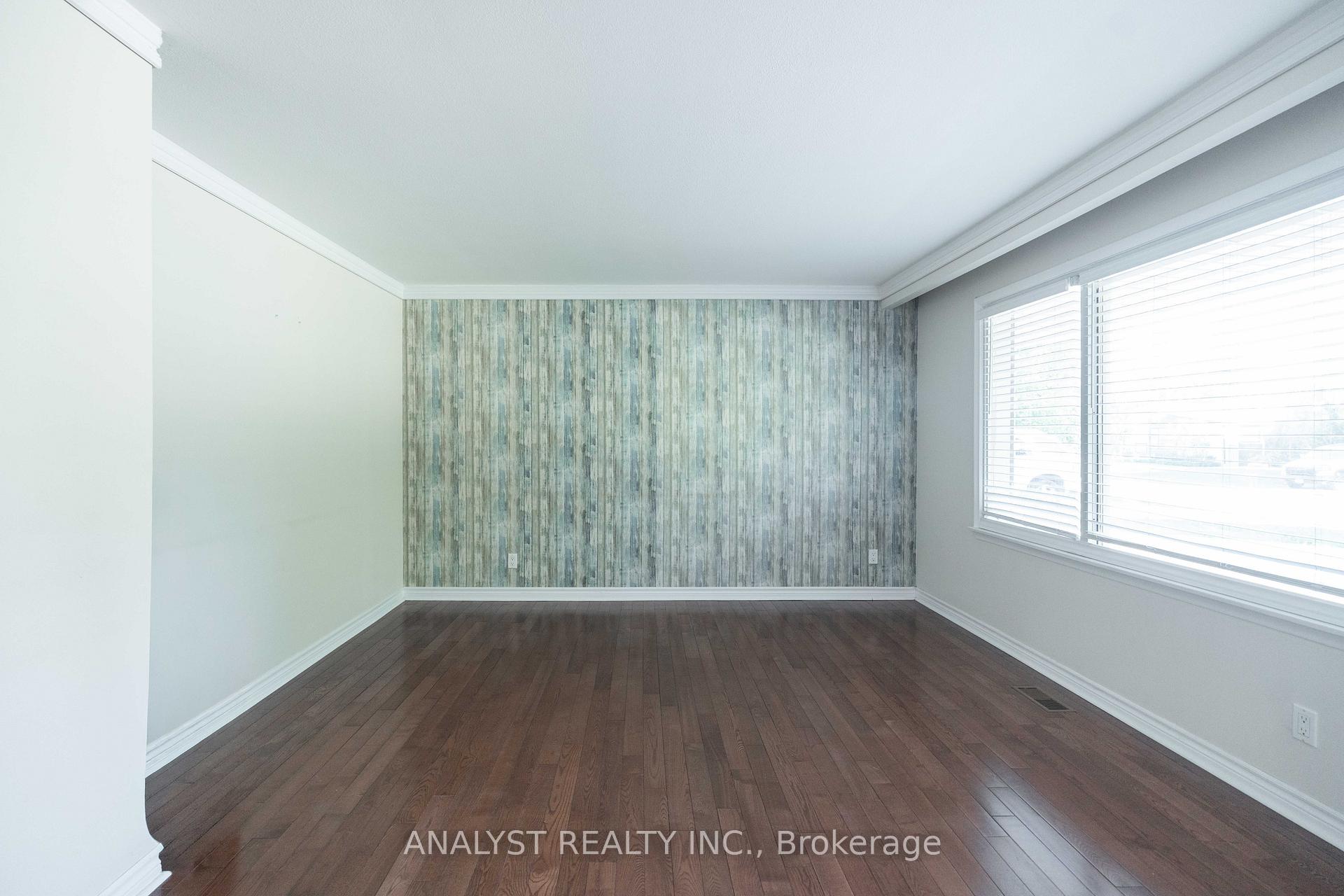 Photo 9 of 76 Cardish Street, Vaughan, Kleinburg — HOMEH