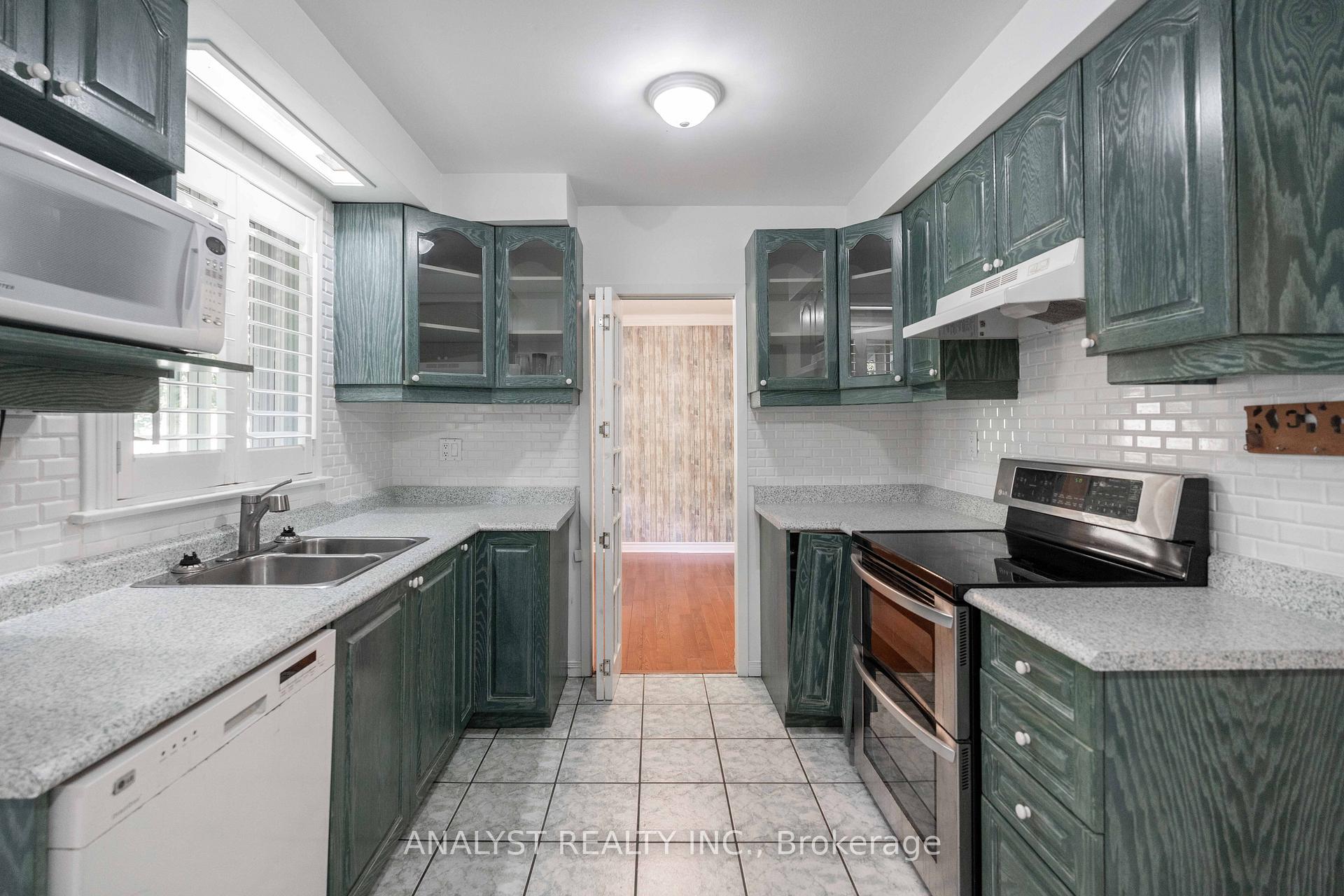 Photo 12 of 76 Cardish Street, Vaughan, Kleinburg — HOMEH