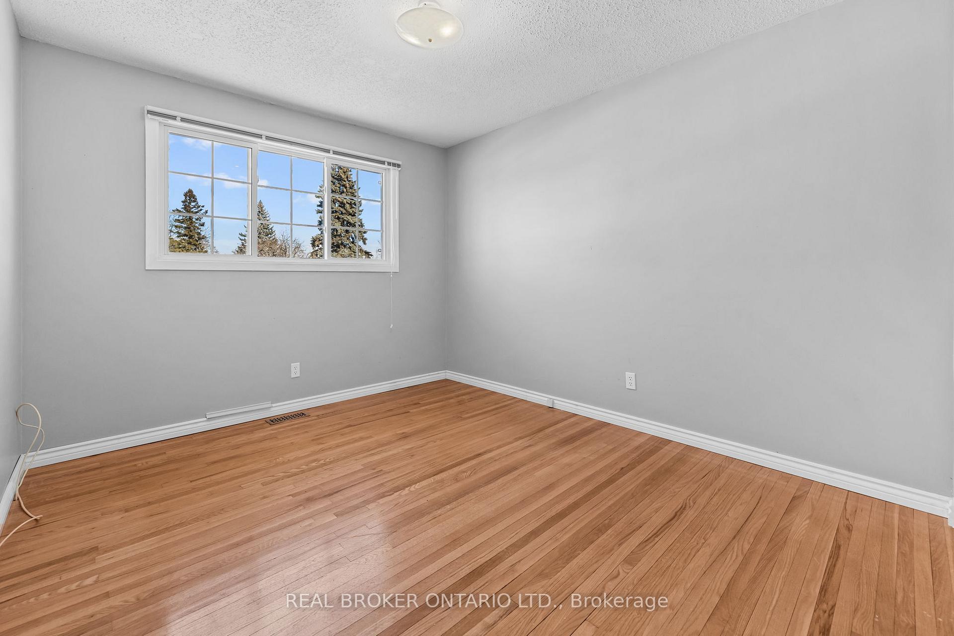 Photo 15 of 26 Tanglewood Drive, Ottawa, Bells Corners — HOMEH