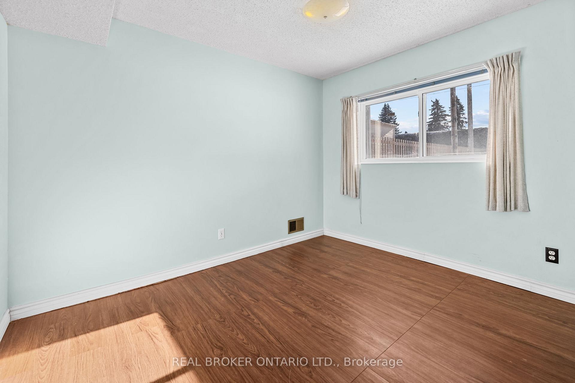Photo 21 of 26 Tanglewood Drive, Ottawa, Bells Corners — HOMEH