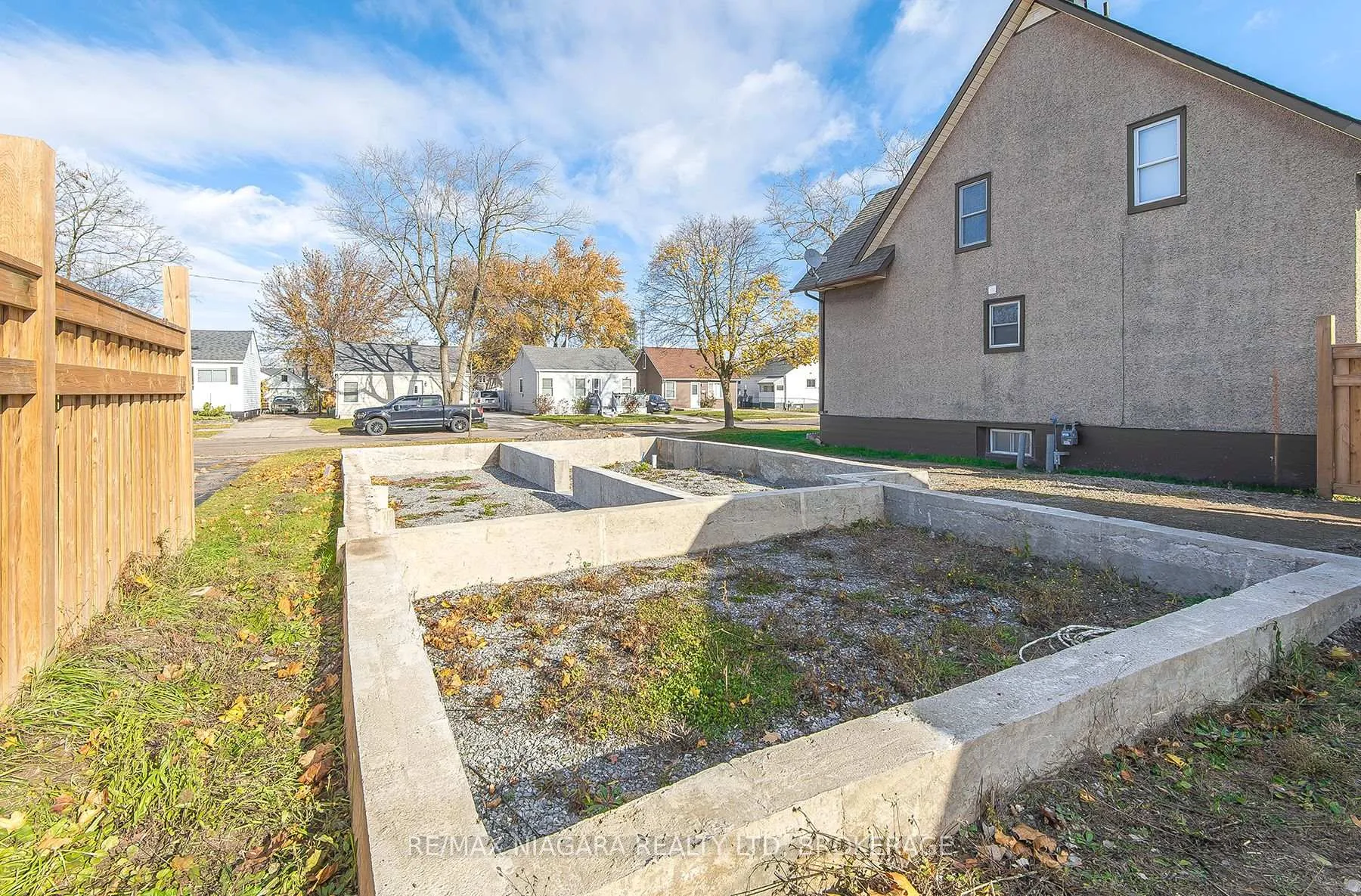 Photo 3 of 397 Gatfield Avenue, Welland, Lincoln/Crowland — HOMEH