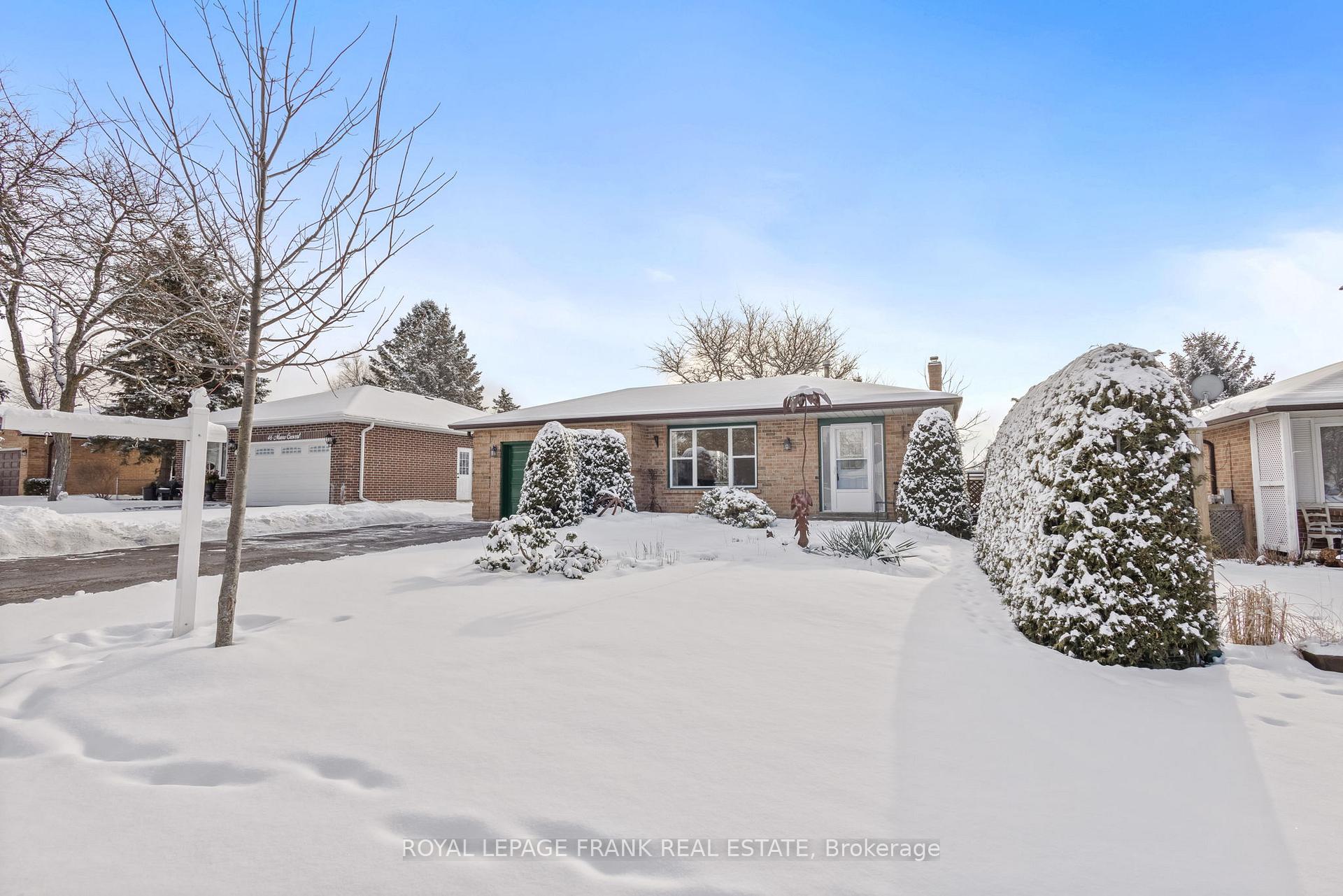 Photo 2 of 44 Munro Crescent, Uxbridge — HOMEH