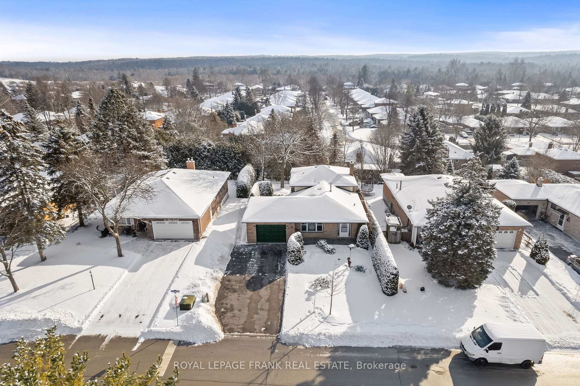 Photo 3 of 44 Munro Crescent, Uxbridge — HOMEH