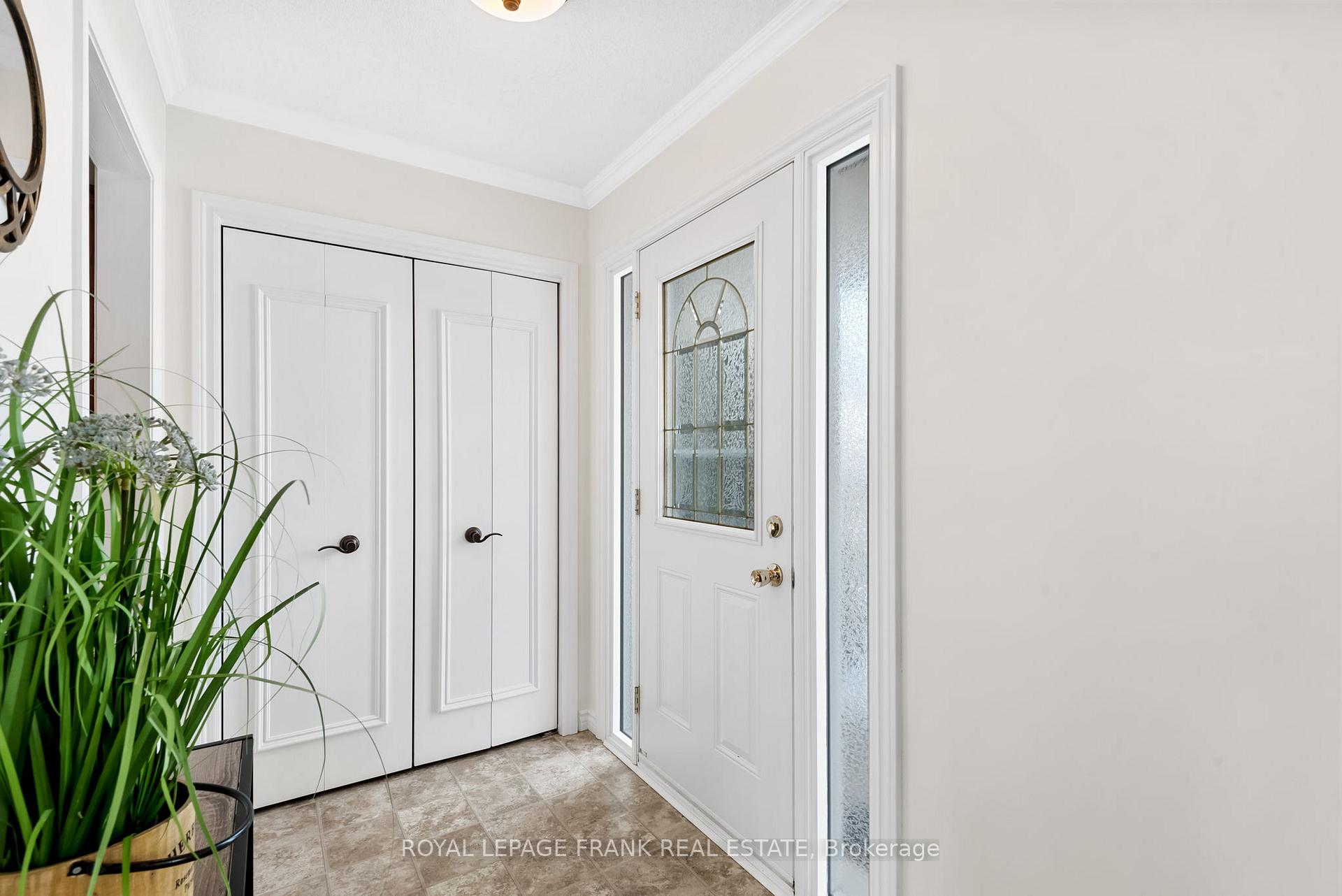 Photo 5 of 44 Munro Crescent, Uxbridge — HOMEH
