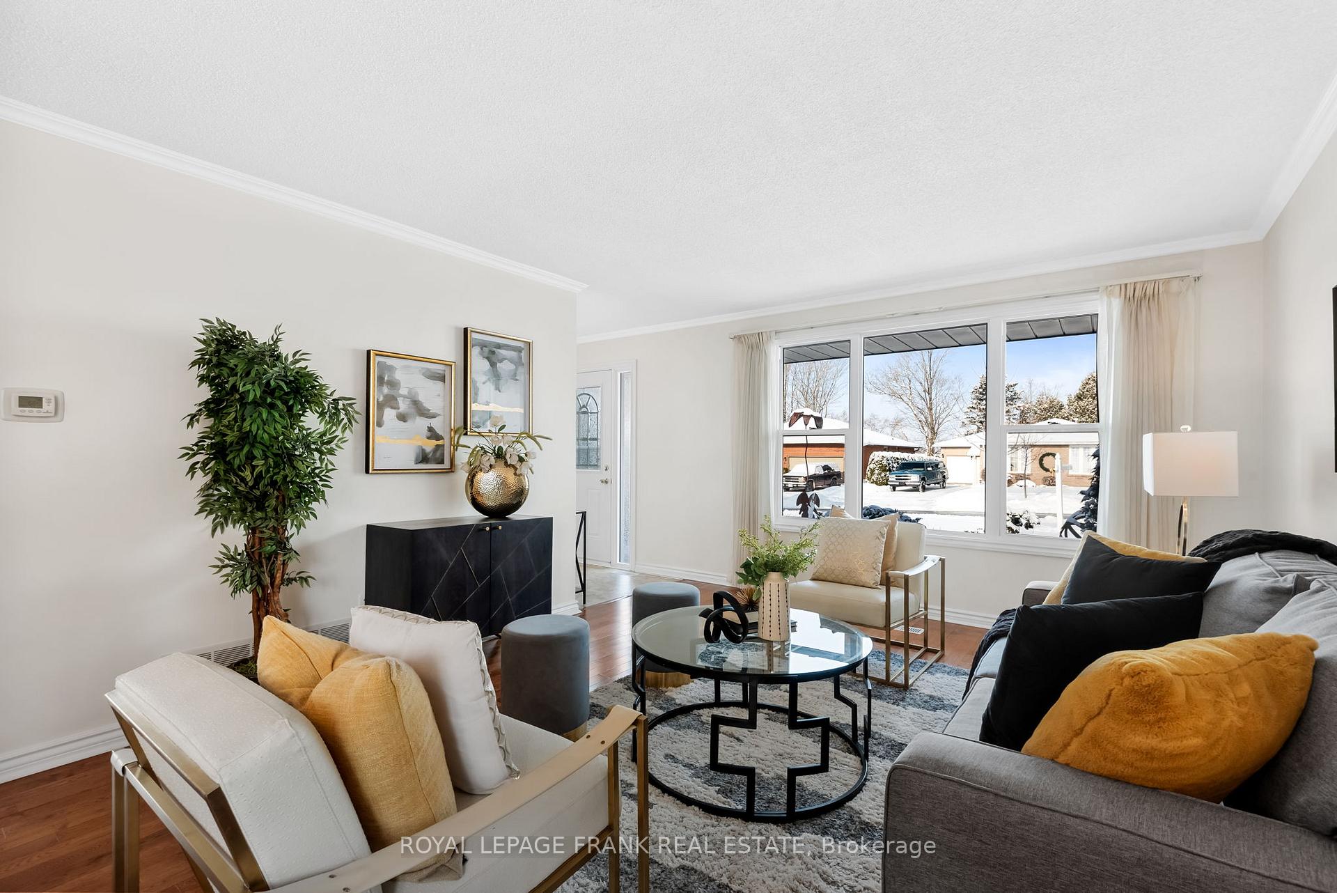 Photo 6 of 44 Munro Crescent, Uxbridge — HOMEH