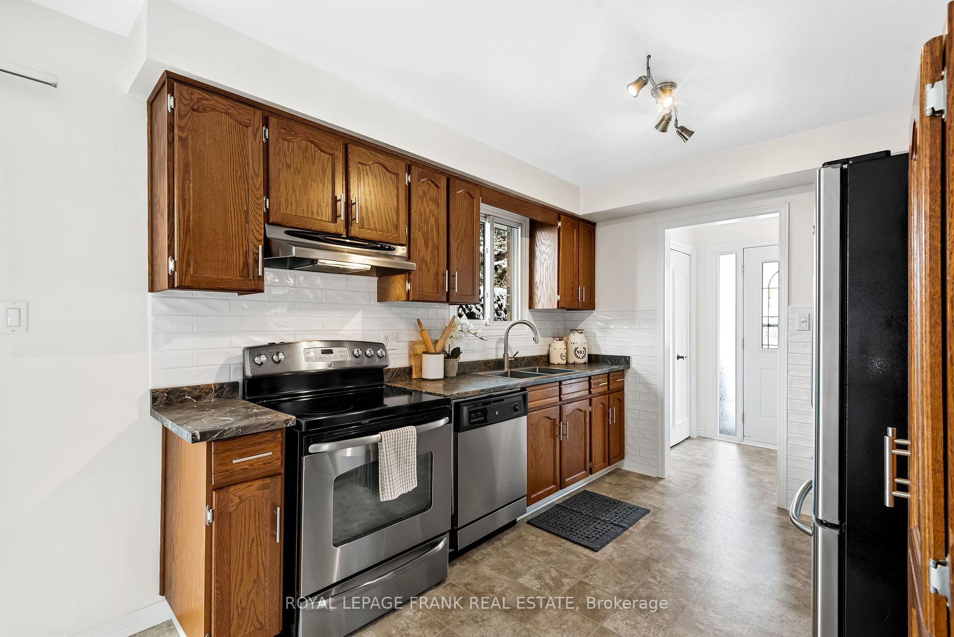 Photo 9 of 44 Munro Crescent, Uxbridge — HOMEH