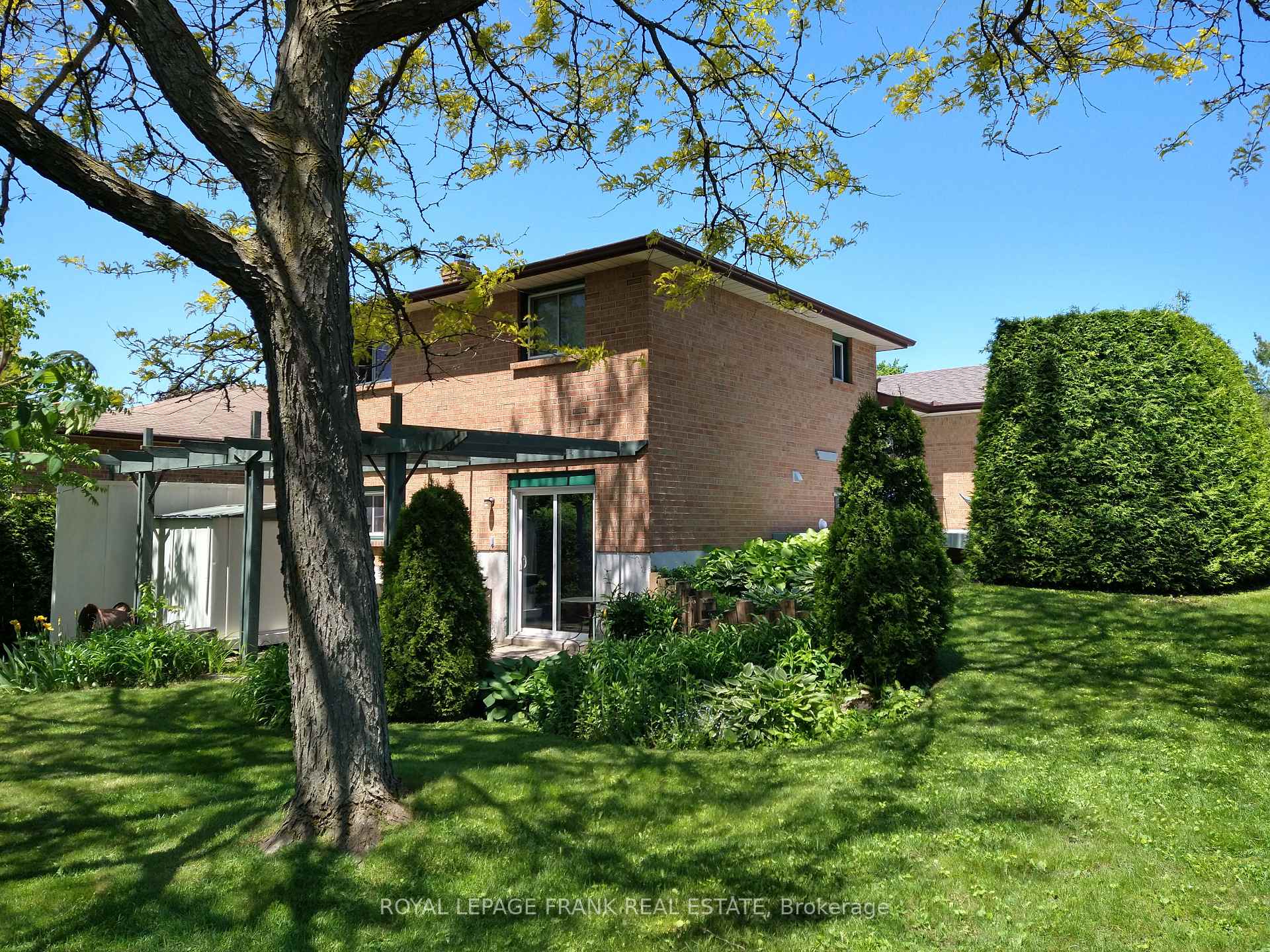 Photo 34 of 44 Munro Crescent, Uxbridge — HOMEH