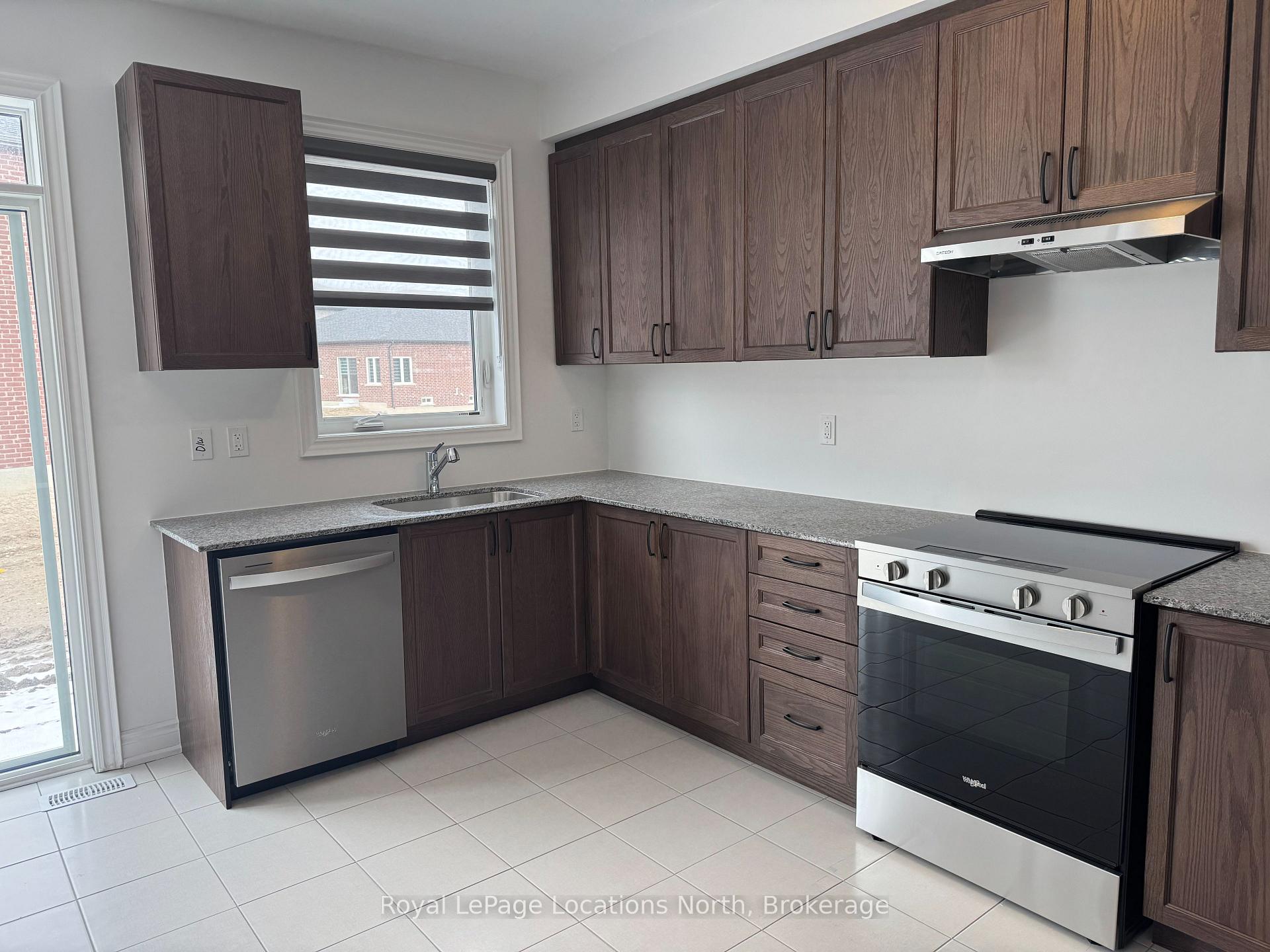 Photo 4 of 69 Amber Drive, Wasaga Beach — HOMEH