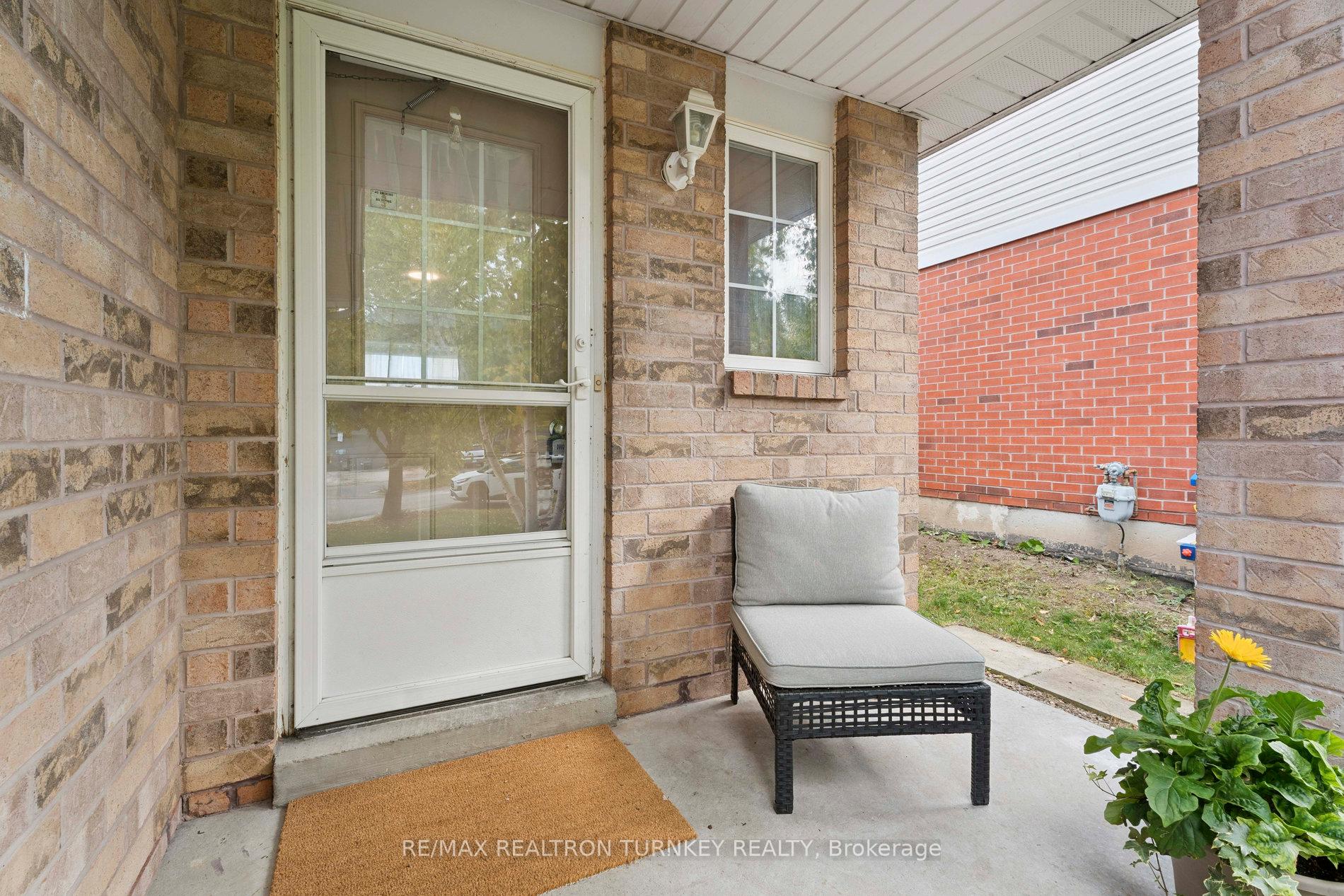 Photo 3 of 83 Pickett Crescent, Barrie, Painswick North — HOMEH
