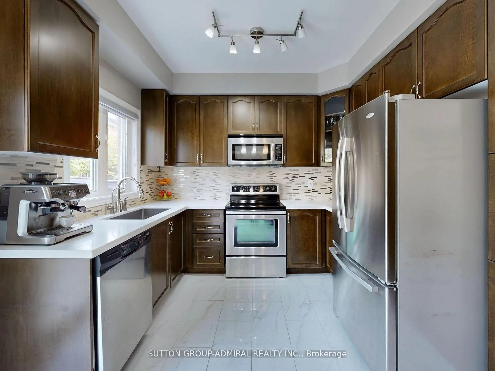 Photo 10 of 25 D'eva Drive, Vaughan, Patterson — HOMEH