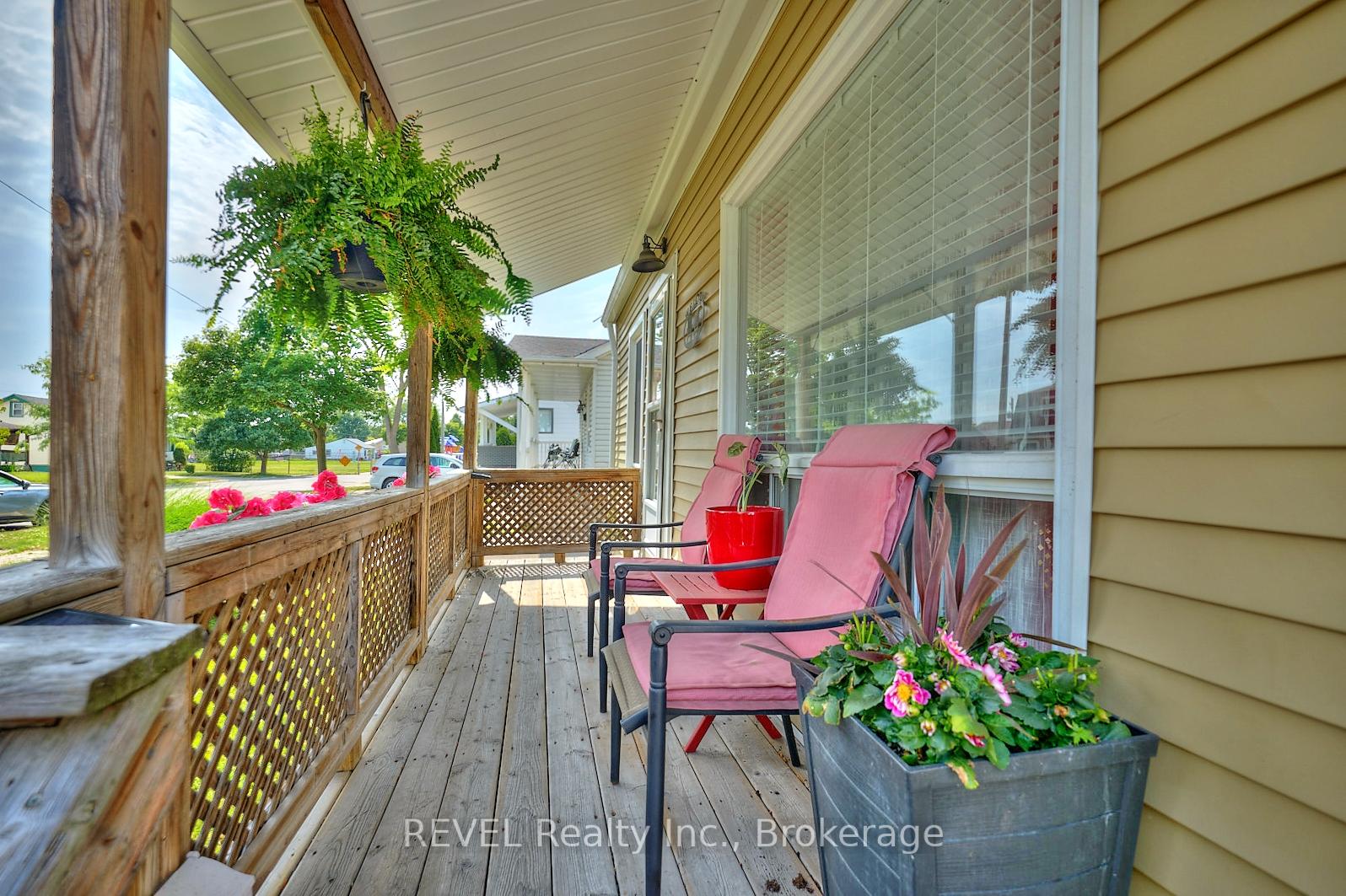 Photo 2 of 382 Hennepin Avenue, Welland, Lincoln/Crowland — HOMEH