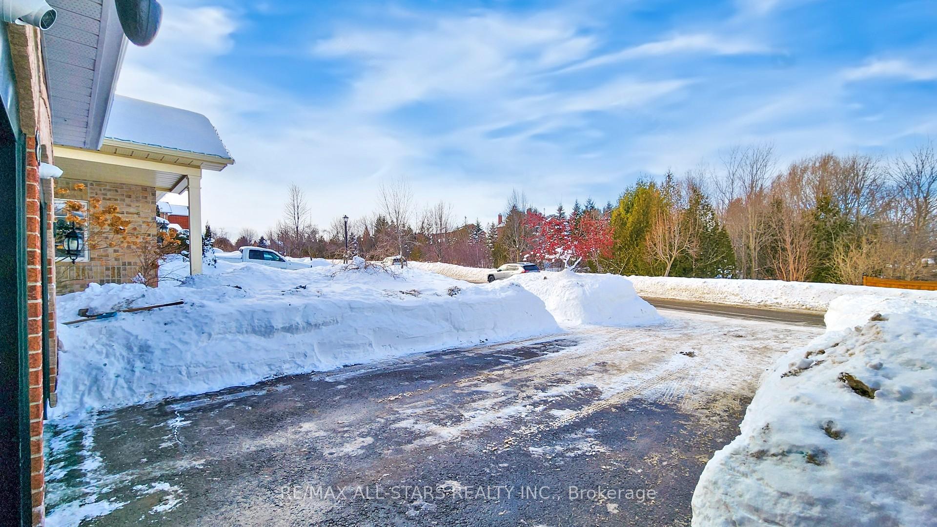 Photo 2 of 88 Bolton Drive, Uxbridge — HOMEH