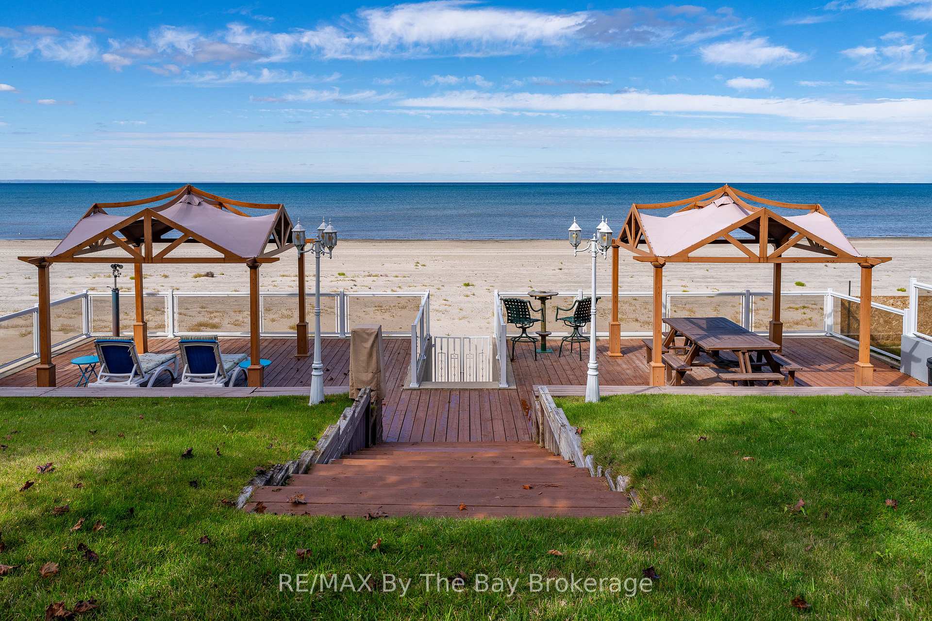 Photo 6 of 108 Shore Lane, Wasaga Beach — HOMEH