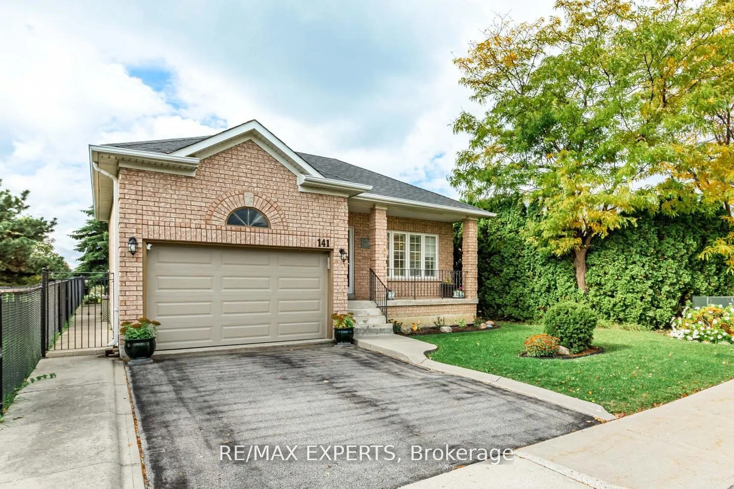 Photo 2 of 141 Michelle Drive, Vaughan, East Woodbridge — HOMEH