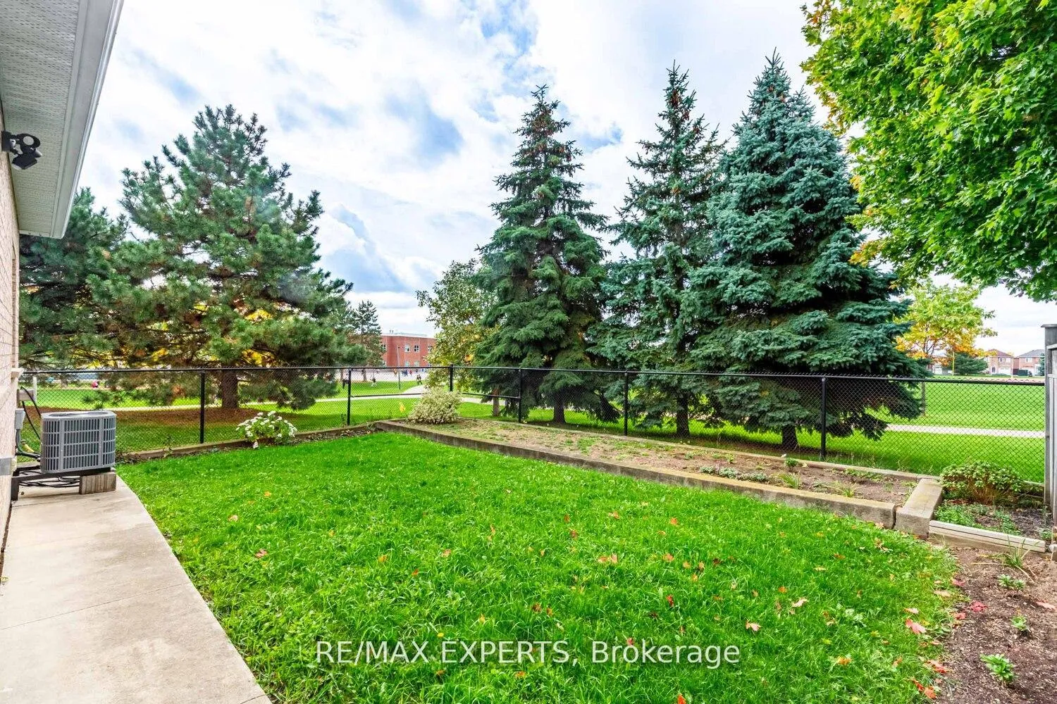Photo 30 of 141 Michelle Drive, Vaughan, East Woodbridge — HOMEH