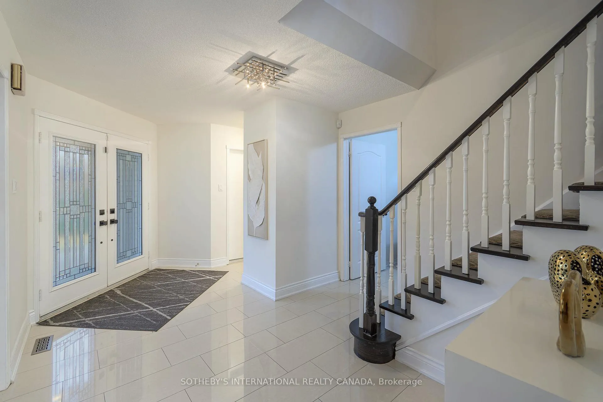 Photo 5 of 184 Veneto Drive, Vaughan, Vaughan Grove — HOMEH