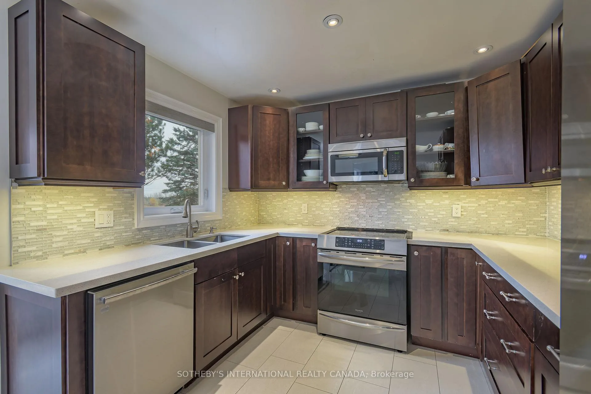 Photo 11 of 184 Veneto Drive, Vaughan, Vaughan Grove — HOMEH