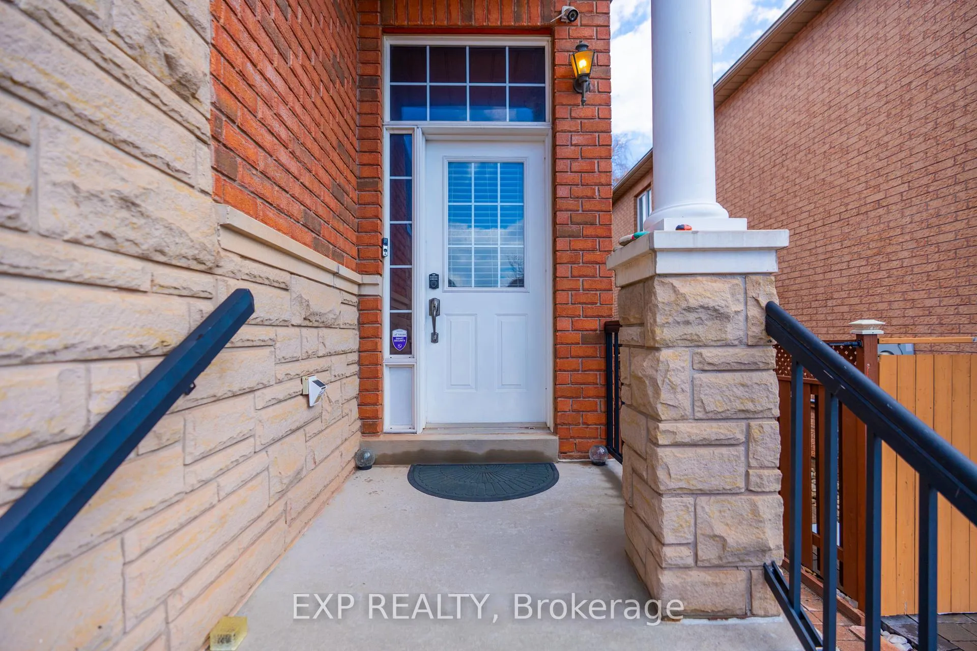 Photo 2 of 2305 Newcastle Crescent, Oakville, West Oak Trails — HOMEH