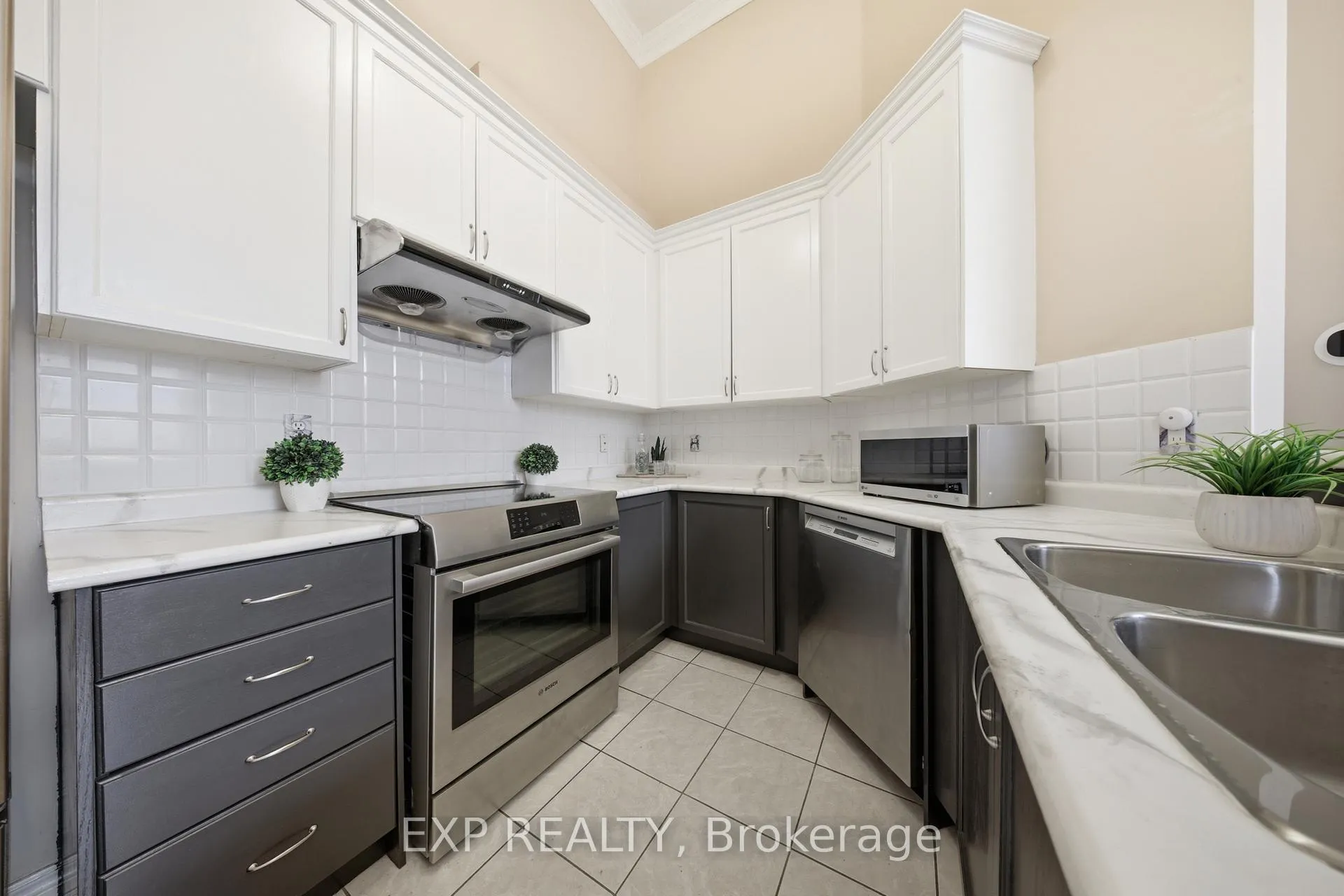 Photo 11 of 2305 Newcastle Crescent, Oakville, West Oak Trails — HOMEH