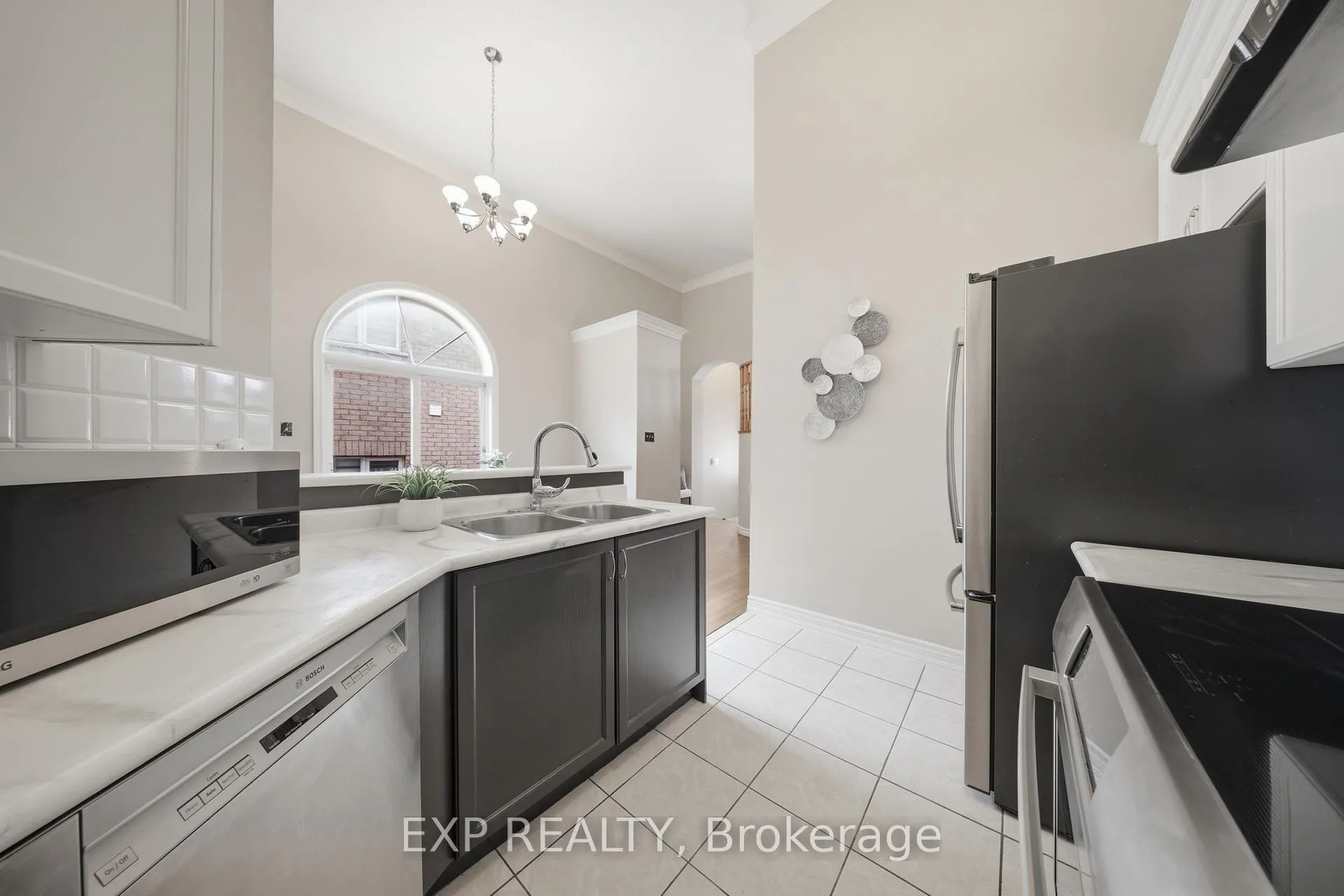 Photo 12 of 2305 Newcastle Crescent, Oakville, West Oak Trails — HOMEH