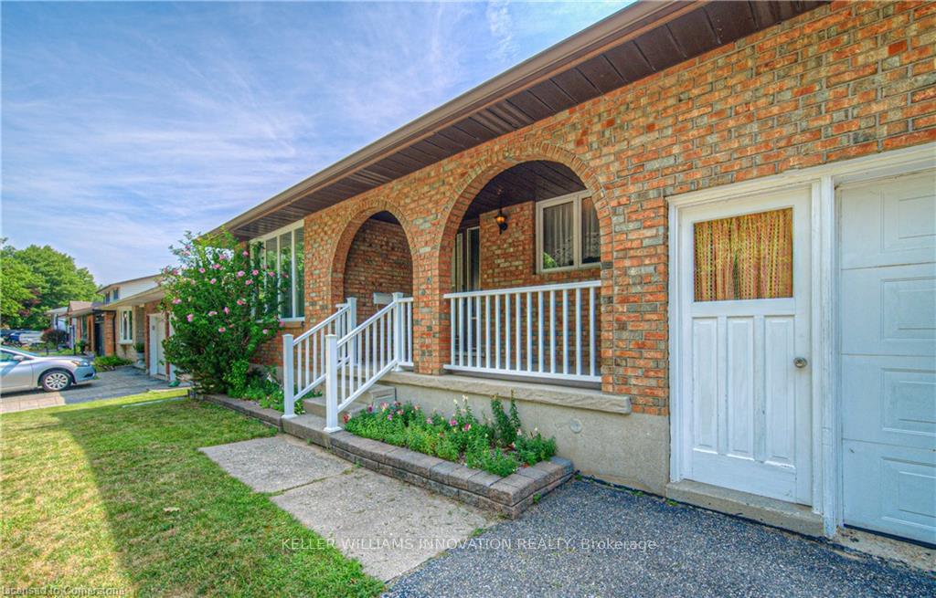 Photo 2 of 641 Black Oak Crescent, Waterloo — HOMEH