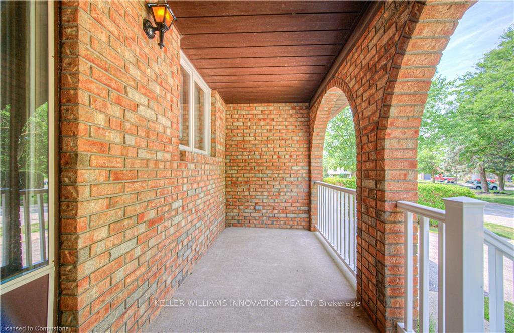 Photo 5 of 641 Black Oak Crescent, Waterloo — HOMEH