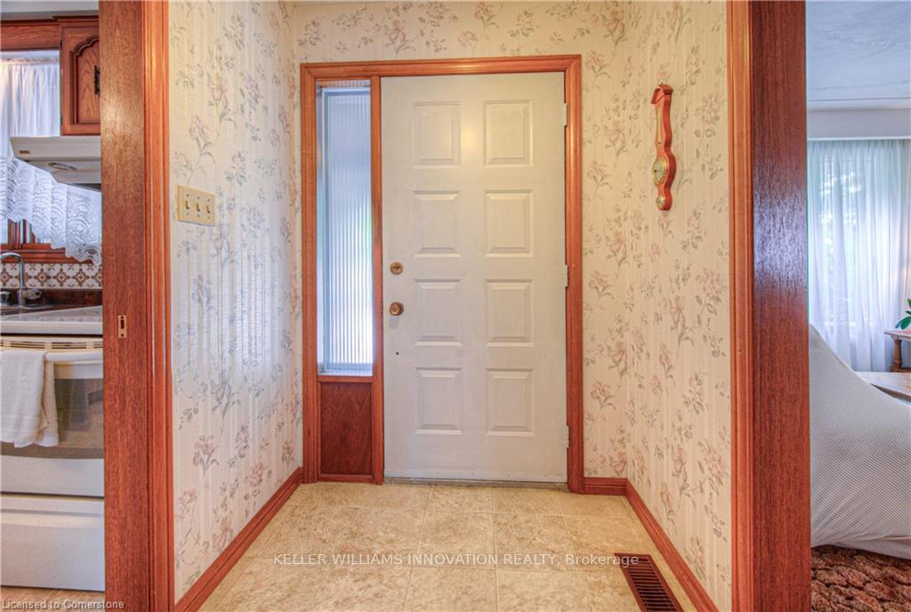 Photo 6 of 641 Black Oak Crescent, Waterloo — HOMEH