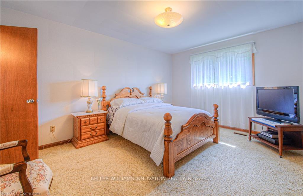 Photo 16 of 641 Black Oak Crescent, Waterloo — HOMEH