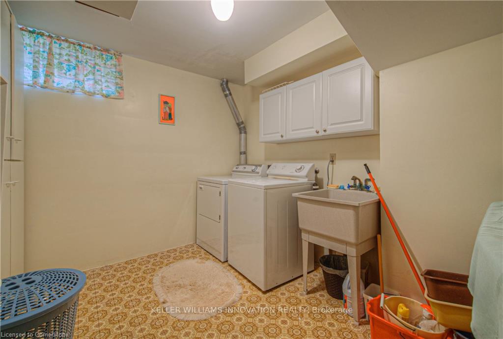 Photo 20 of 641 Black Oak Crescent, Waterloo — HOMEH