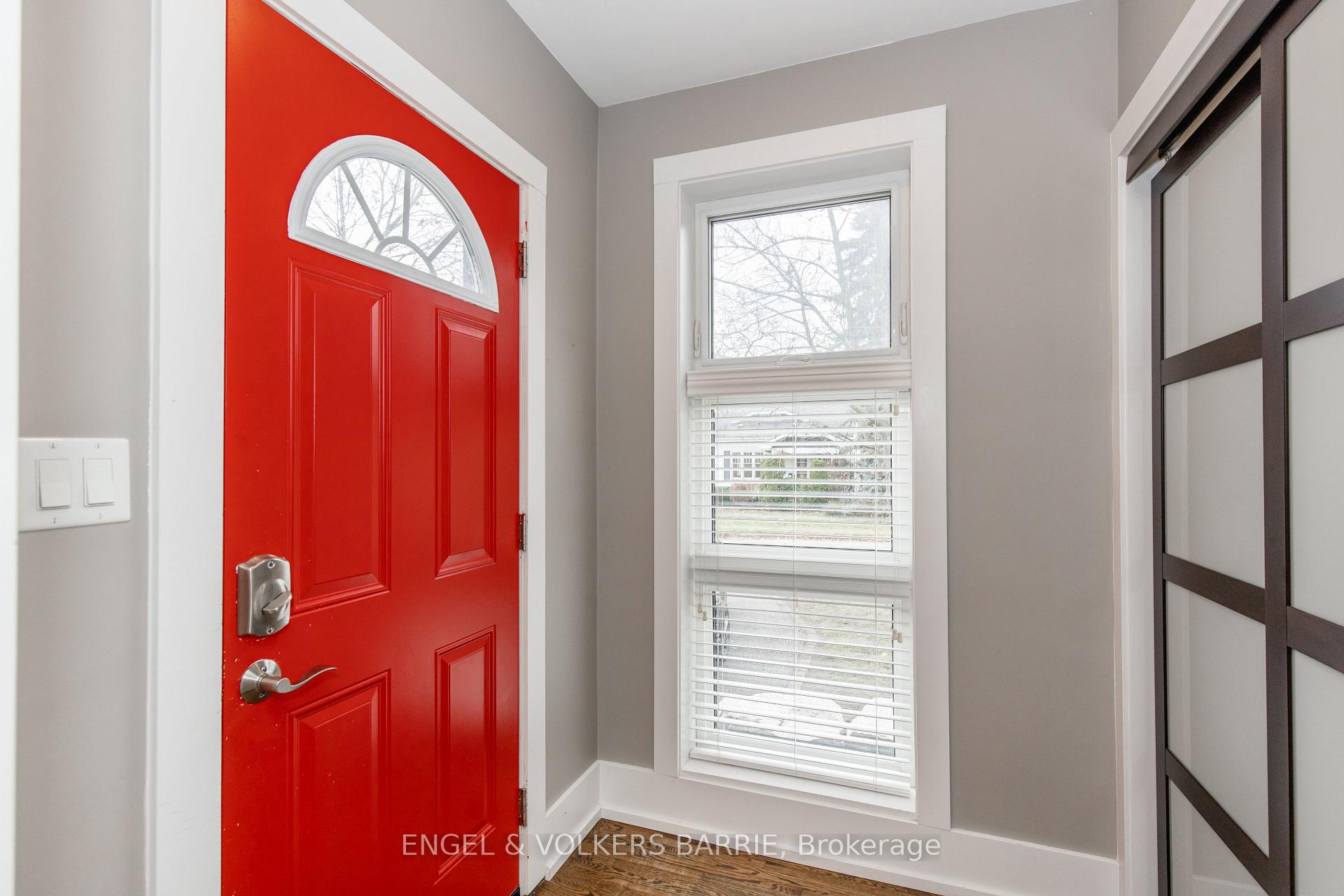 Photo 3 of Unit Upper, 17 Thomson Street, Barrie, Queen's Park — HOMEH