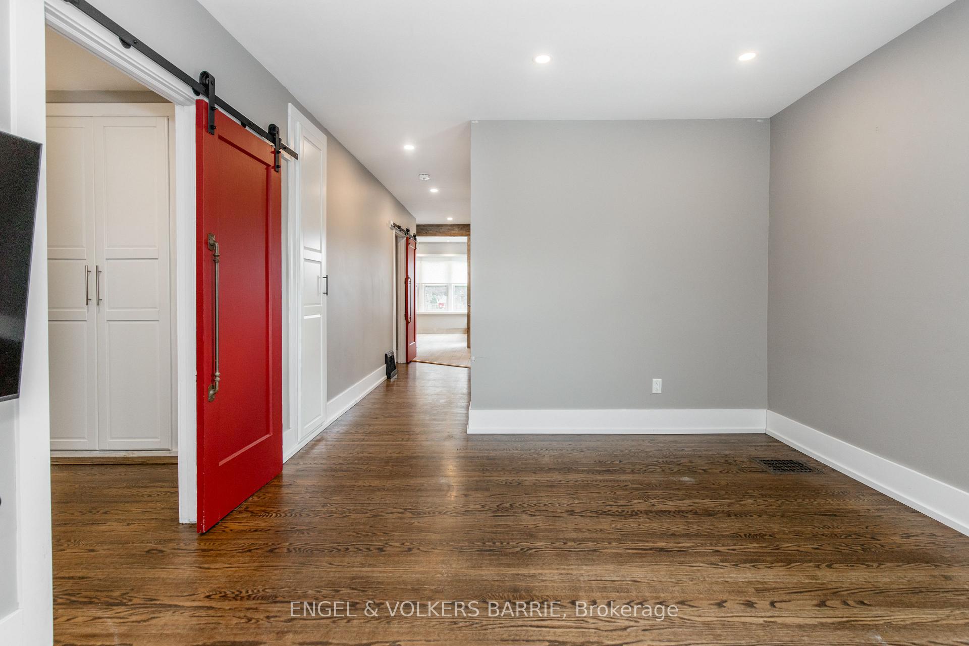 Photo 4 of Unit Upper, 17 Thomson Street, Barrie, Queen's Park — HOMEH