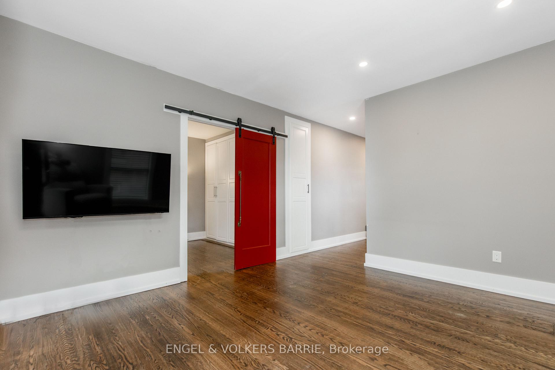 Photo 6 of Unit Upper, 17 Thomson Street, Barrie, Queen's Park — HOMEH