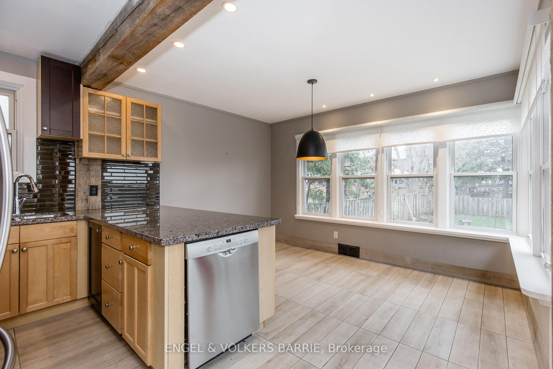 Photo 9 of Unit Upper, 17 Thomson Street, Barrie, Queen's Park — HOMEH