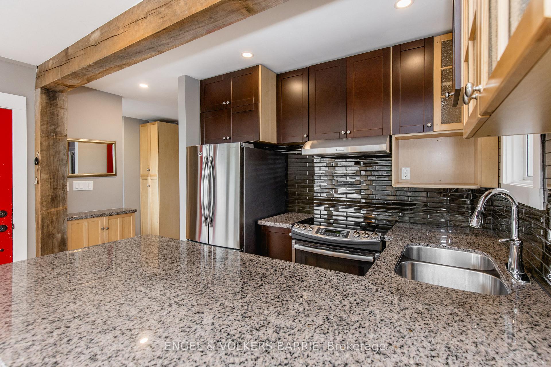Photo 10 of Unit Upper, 17 Thomson Street, Barrie, Queen's Park — HOMEH