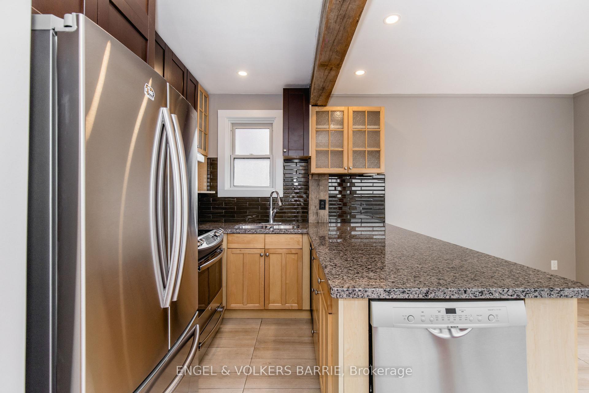 Photo 11 of Unit Upper, 17 Thomson Street, Barrie, Queen's Park — HOMEH