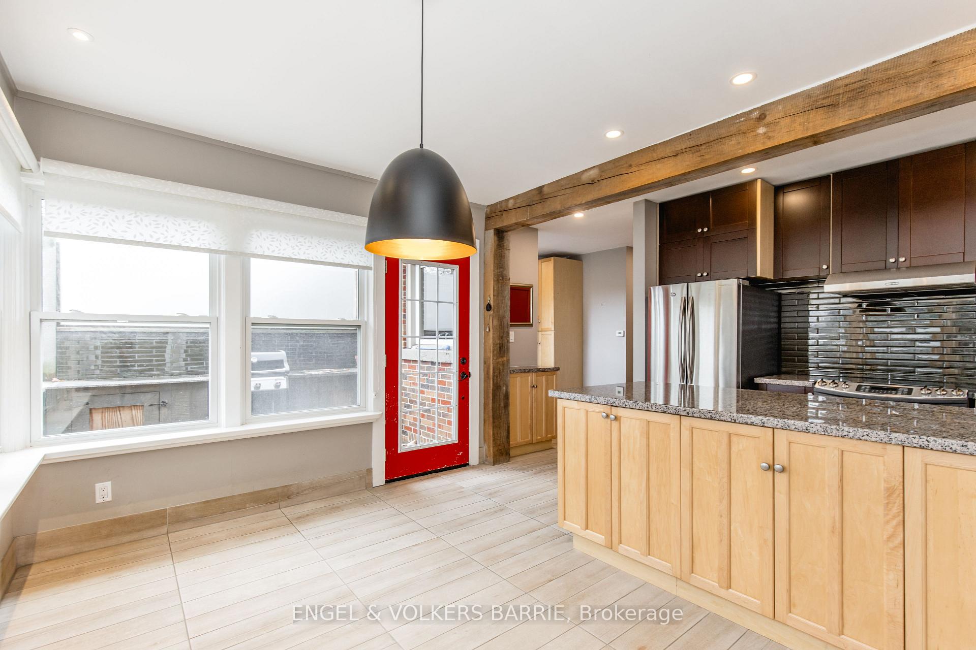 Photo 12 of Unit Upper, 17 Thomson Street, Barrie, Queen's Park — HOMEH