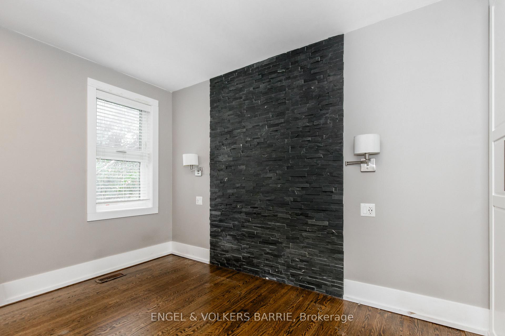Photo 15 of Unit Upper, 17 Thomson Street, Barrie, Queen's Park — HOMEH