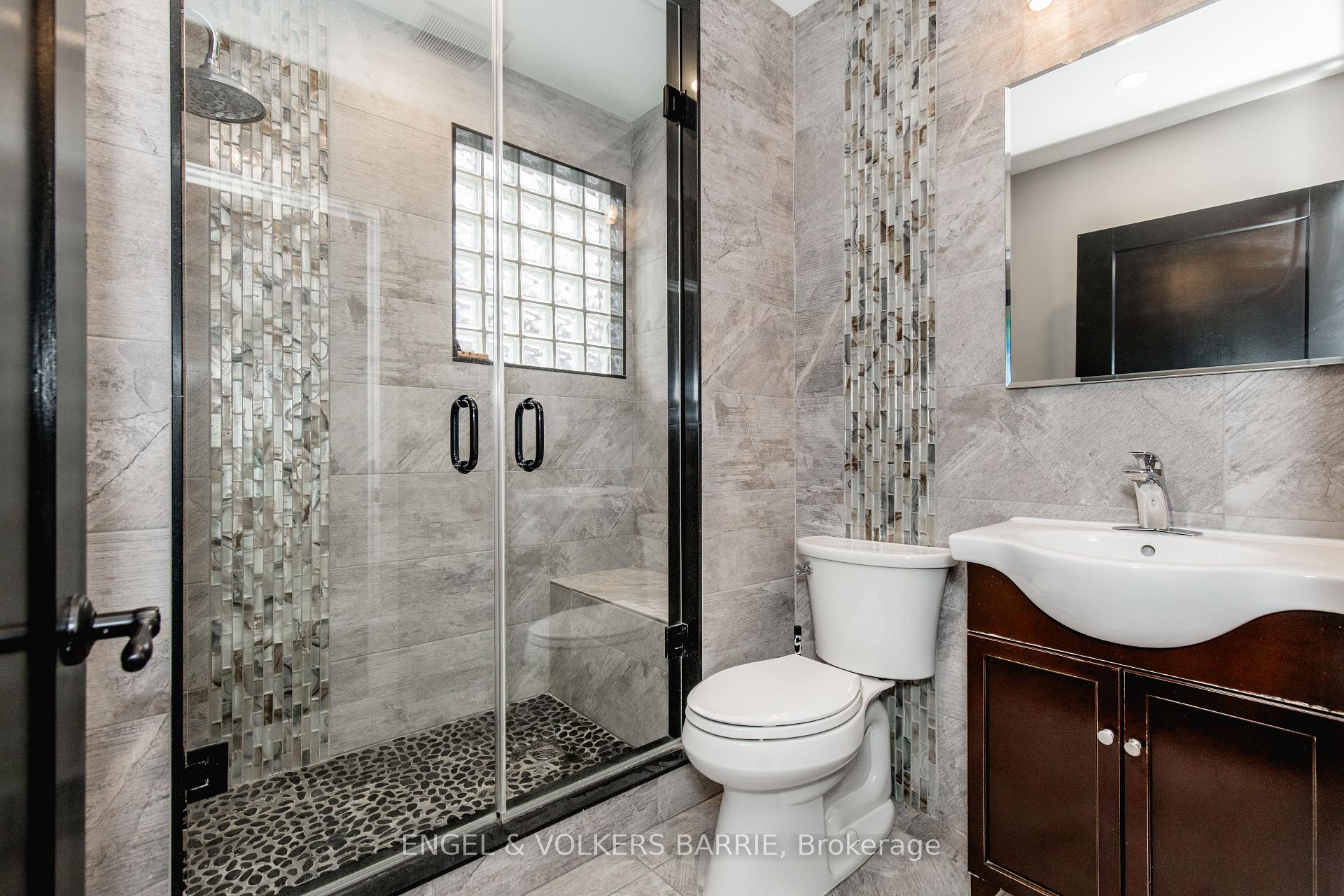 Photo 17 of Unit Upper, 17 Thomson Street, Barrie, Queen's Park — HOMEH