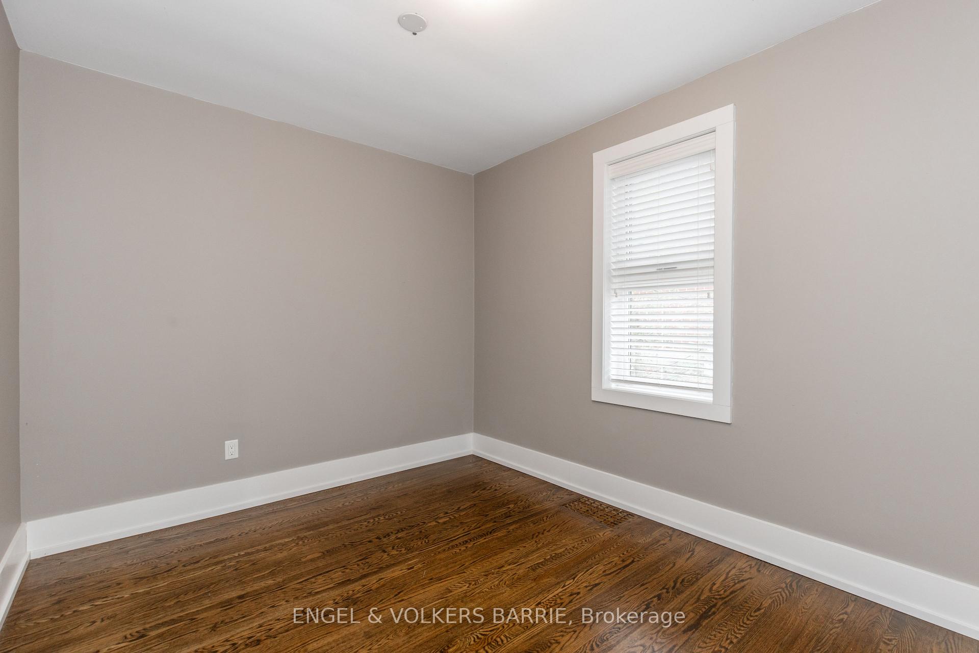 Photo 23 of Unit Upper, 17 Thomson Street, Barrie, Queen's Park — HOMEH