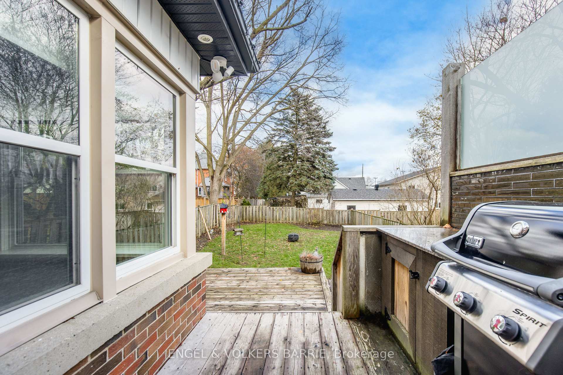 Photo 22 of Unit Upper, 17 Thomson Street, Barrie, Queen's Park — HOMEH