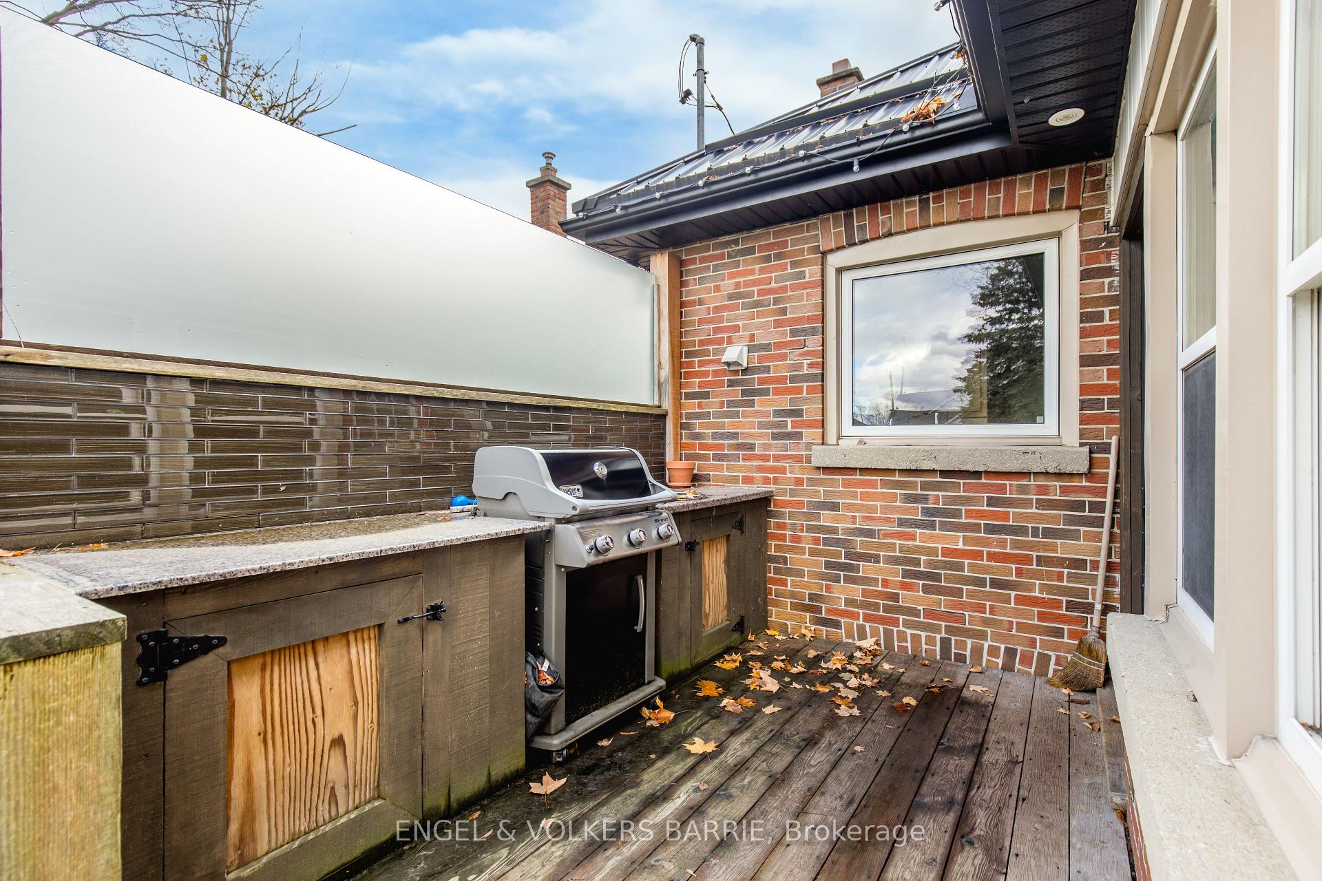 Photo 19 of Unit Upper, 17 Thomson Street, Barrie, Queen's Park — HOMEH