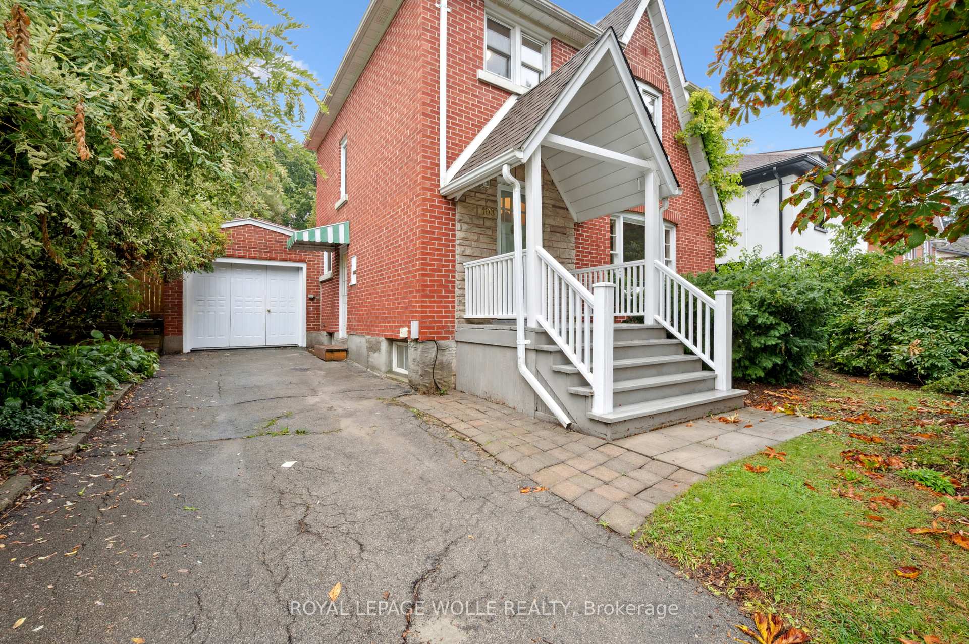 Front of 103 Dunbar Road S