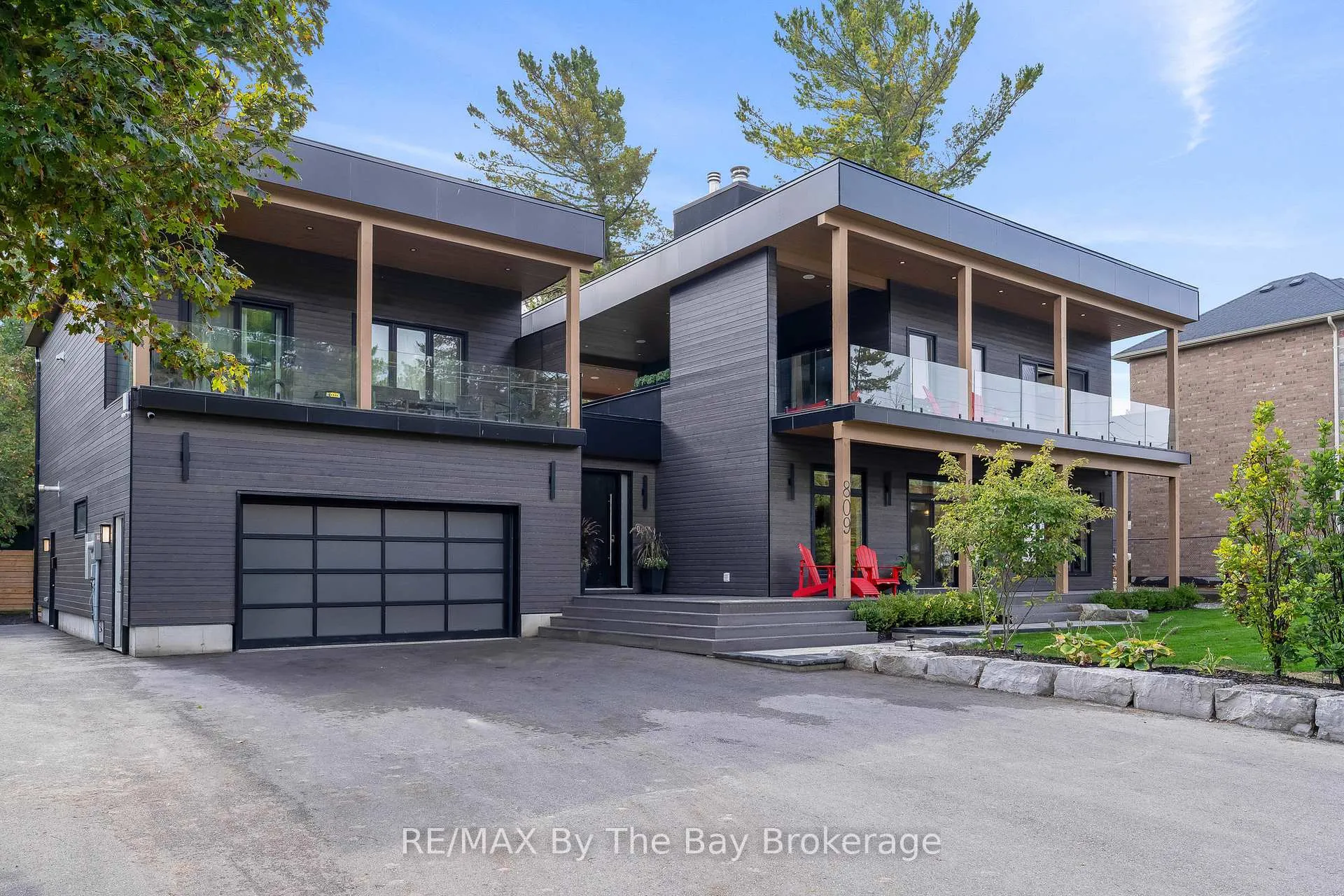 Front of 809 Eastdale Drive E
