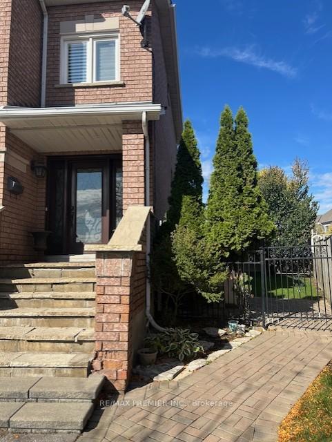 Photo 4 of 56 Isa Court, Vaughan, Elder Mills — HOMEH