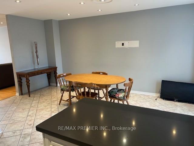 Photo 10 of 56 Isa Court, Vaughan, Elder Mills — HOMEH
