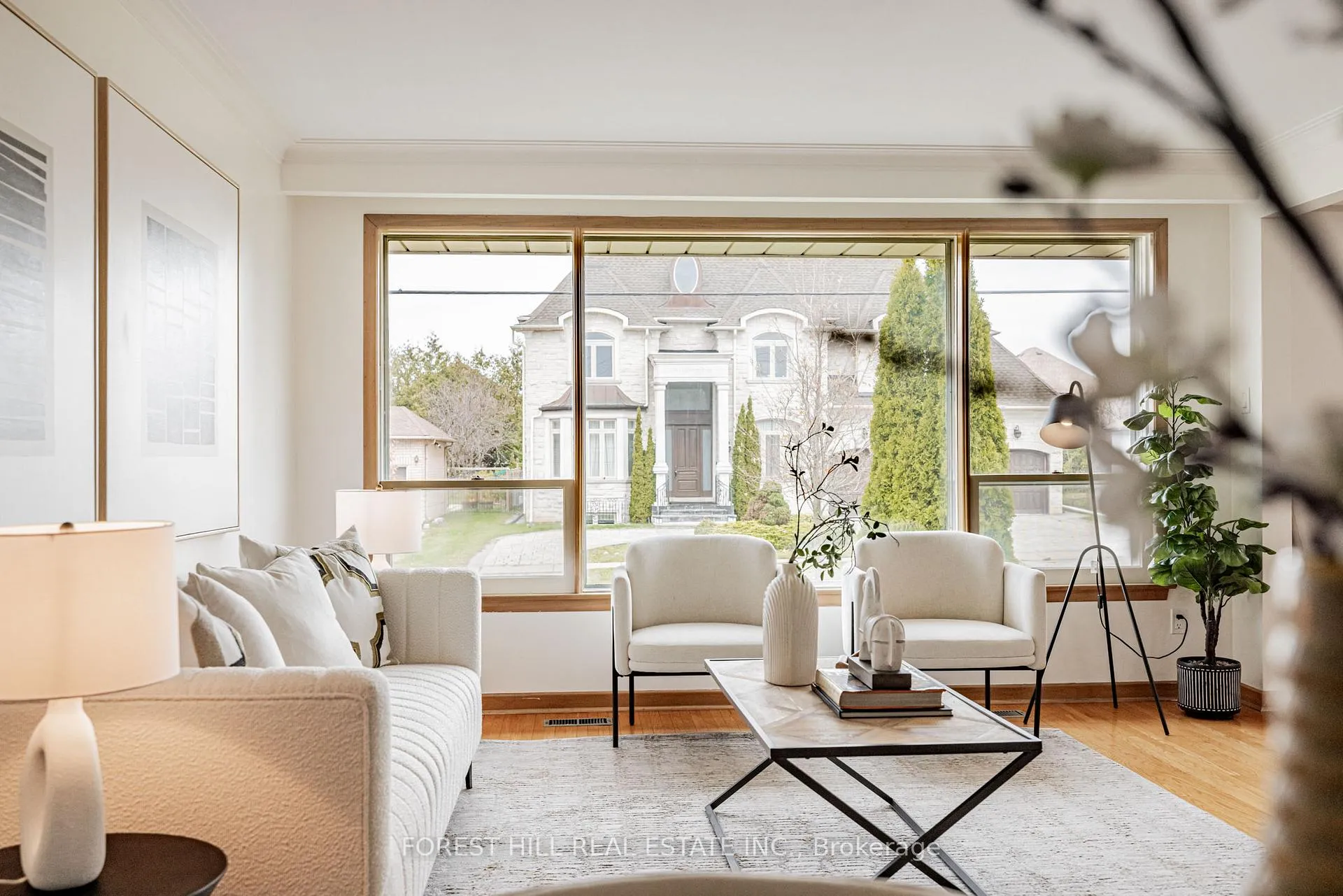 Photo 3 of 105 Crestwood Road, Vaughan, Crestwood-Springfarm-Yorkhill — HOMEH
