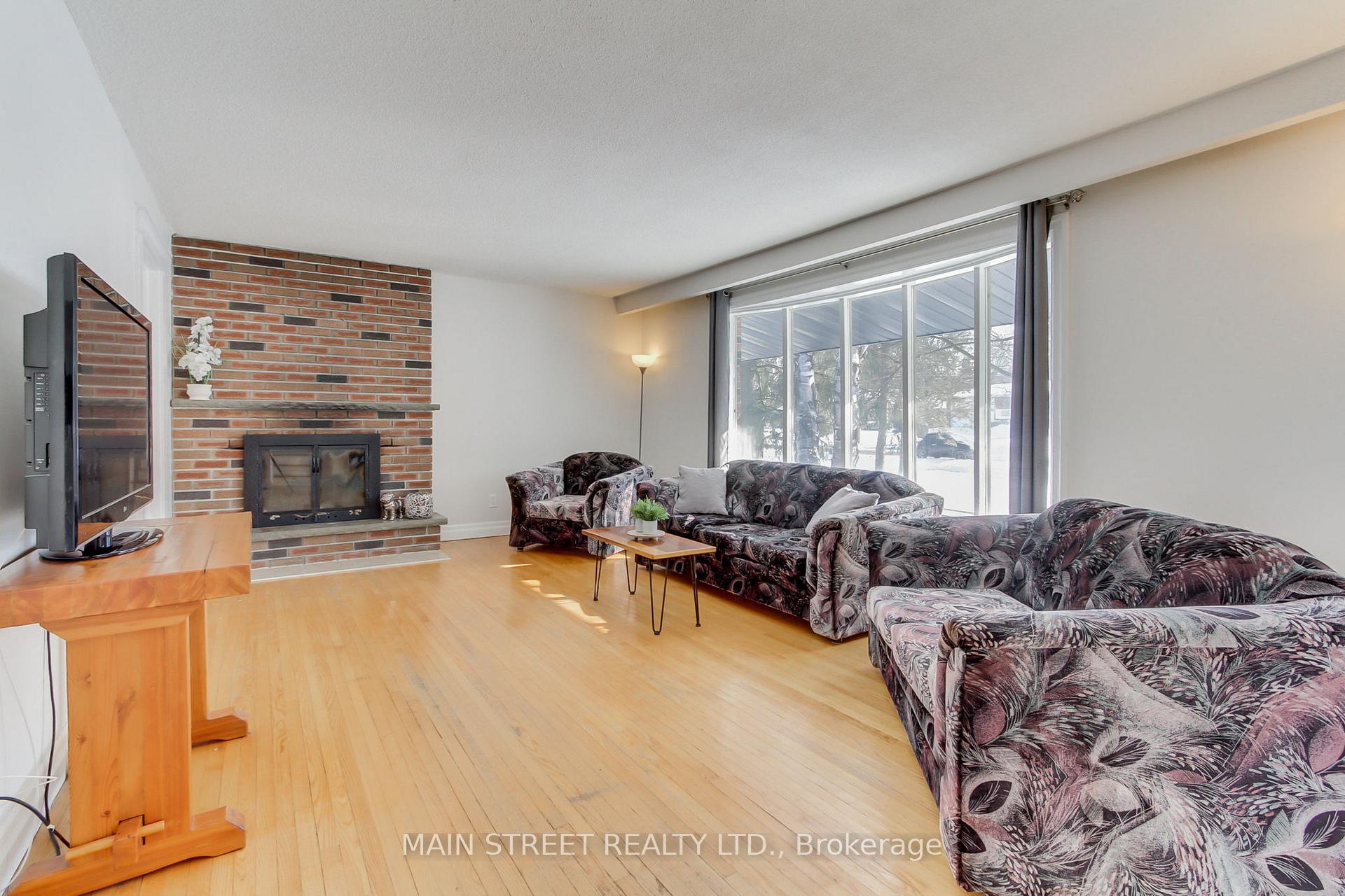Photo 6 of 8 North Street, Uxbridge — HOMEH