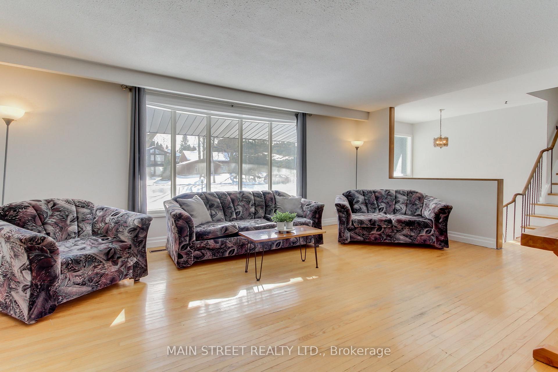 Photo 7 of 8 North Street, Uxbridge — HOMEH